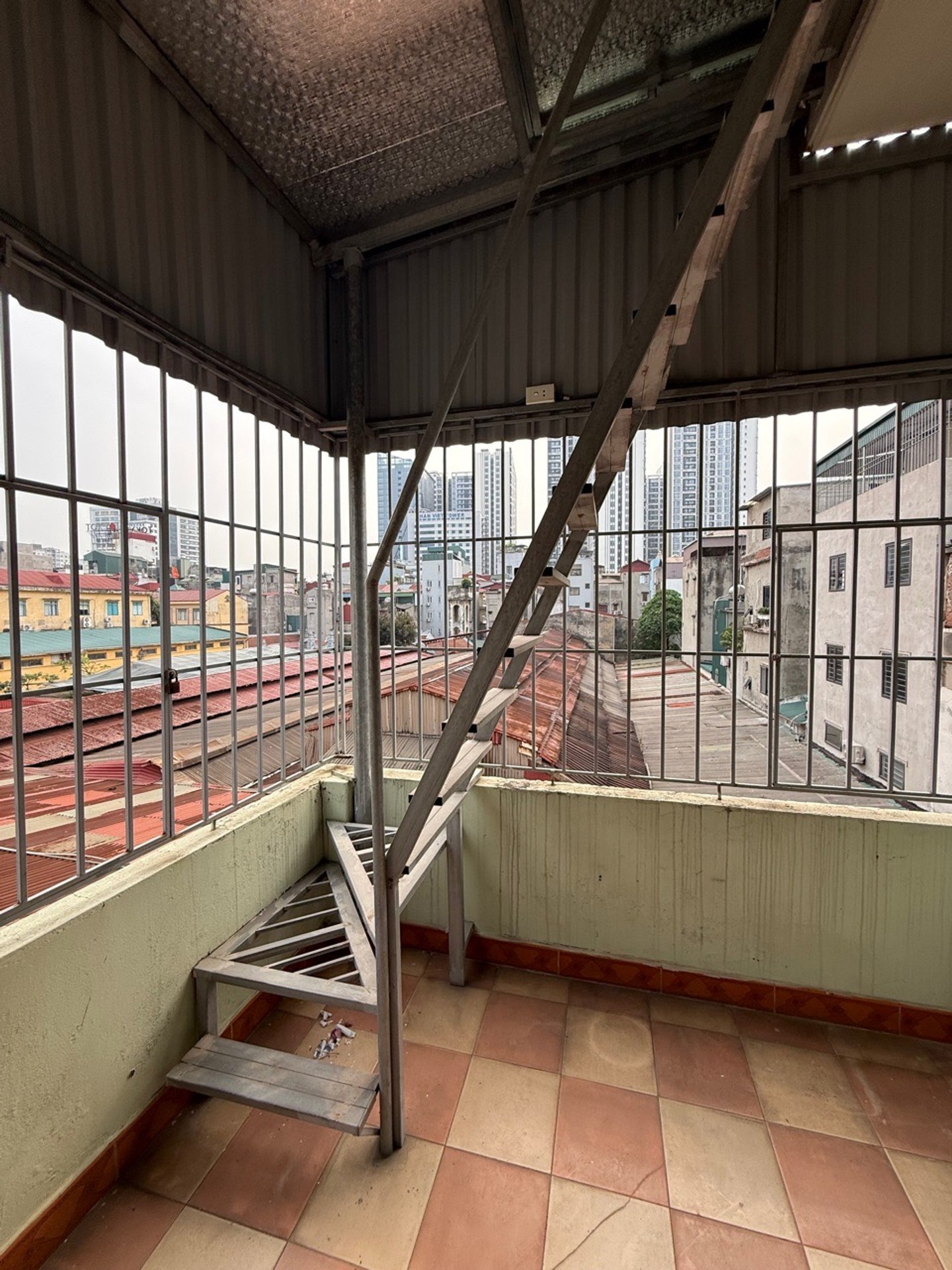 Bán nhà Minh Khai - diện tích 42m2 3.5 tầng - gần ô tô - giá 10,3 tỷ