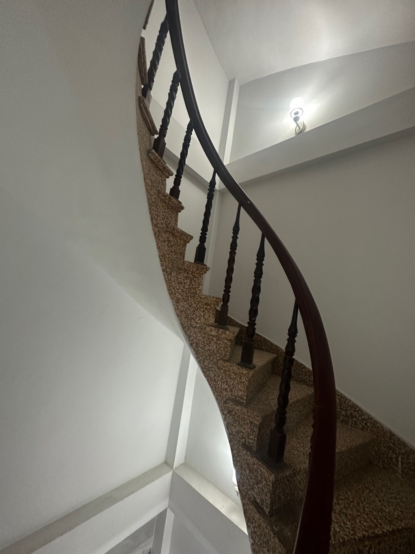Bán nhà Vĩnh Hưng - diện tích 25m2 5 tầng - Nhà dân xây chắc chắn, thiết kế đủ công năng - giá 4,5 tỷ