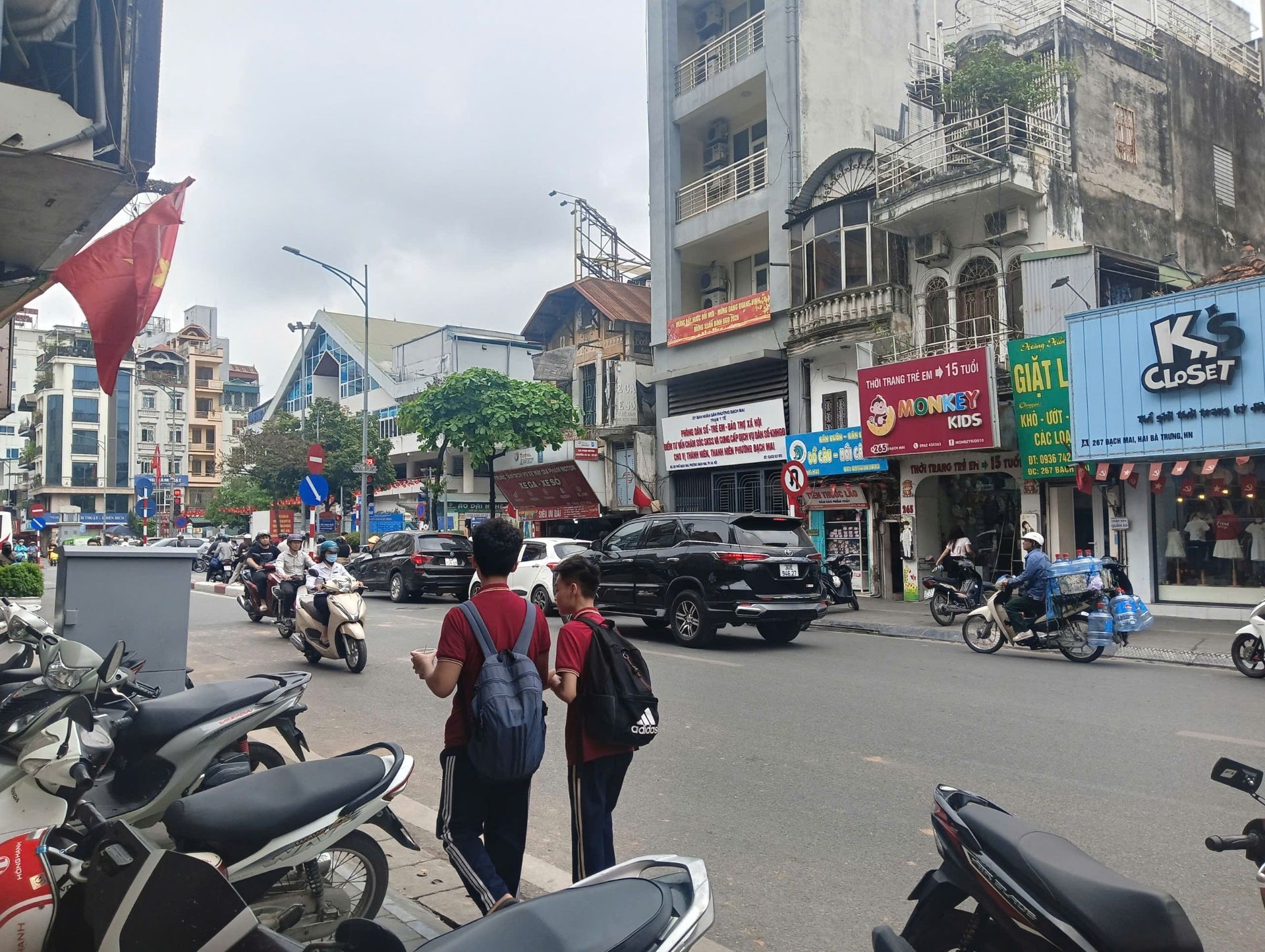 Bán nhà Hậu Khuông - diện tích 17m2 5 tầng - Ngõ nông, gần phố - giá 4,35 tỷ