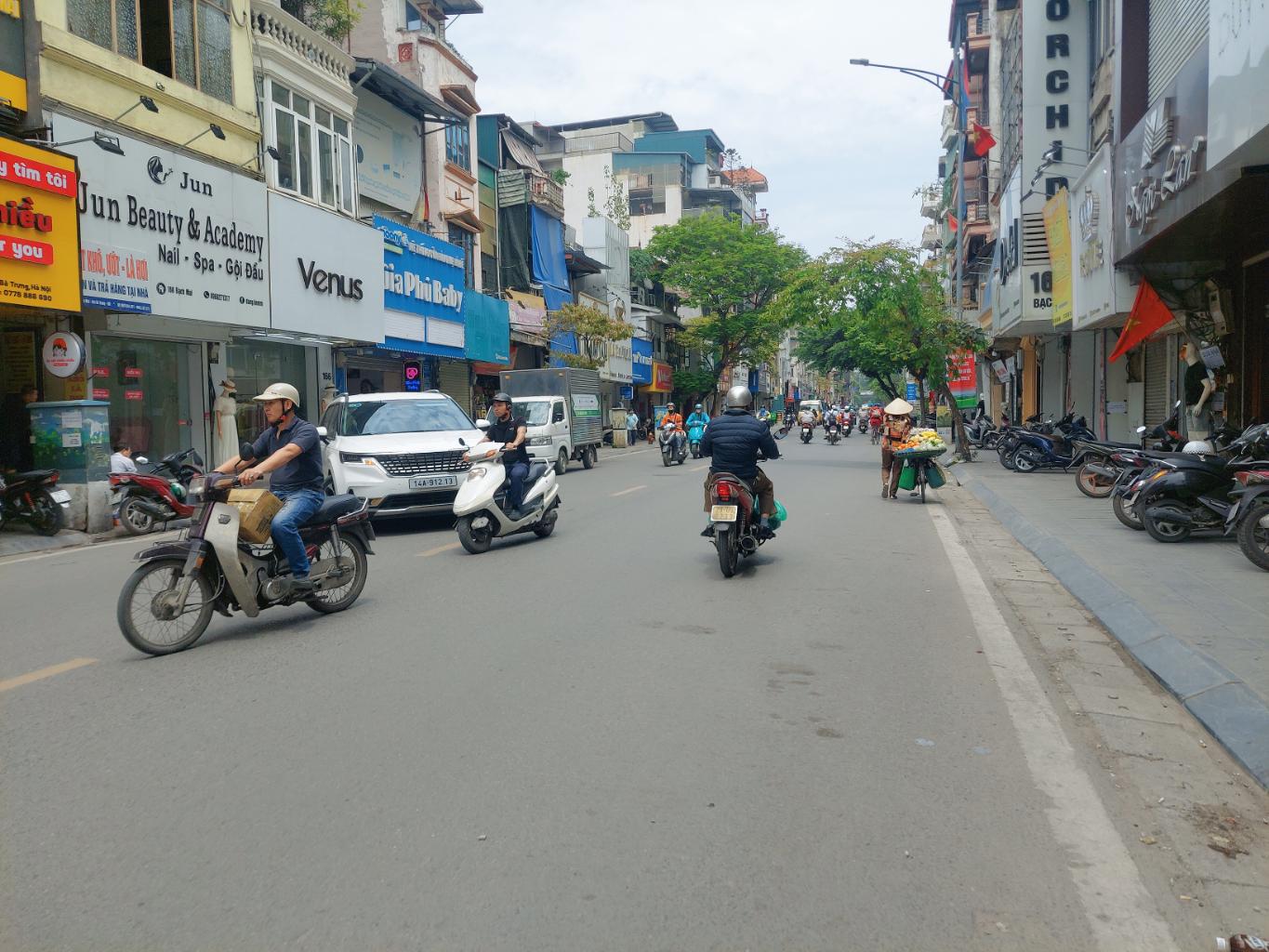 Bán nhà Bạch Mai - diện tích 170m2 9 tầng - Thoáng trước, sau - giá 165 tỷ