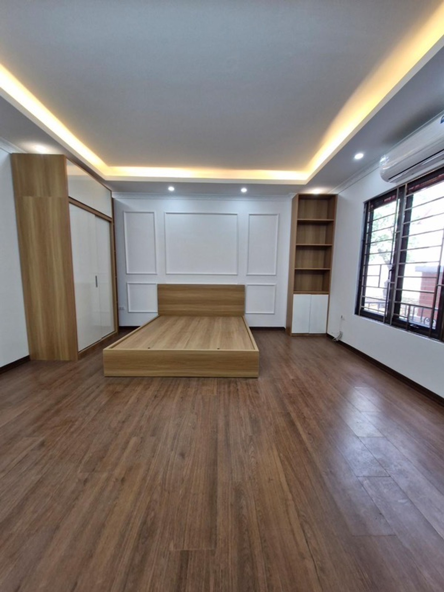 Bán nhà Hoàng Mai - diện tích 30m2 5 tầng - Nhà đẹp xây mới cứng - giá 7,1 tỷ