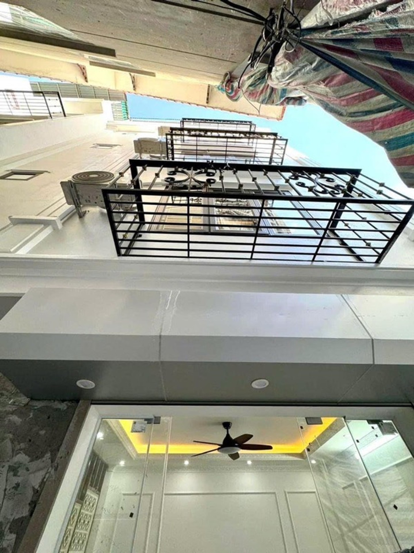 Bán nhà Hoàng Mai - diện tích 30m2 5 tầng - Nhà đẹp xây mới cứng - giá 7,1 tỷ