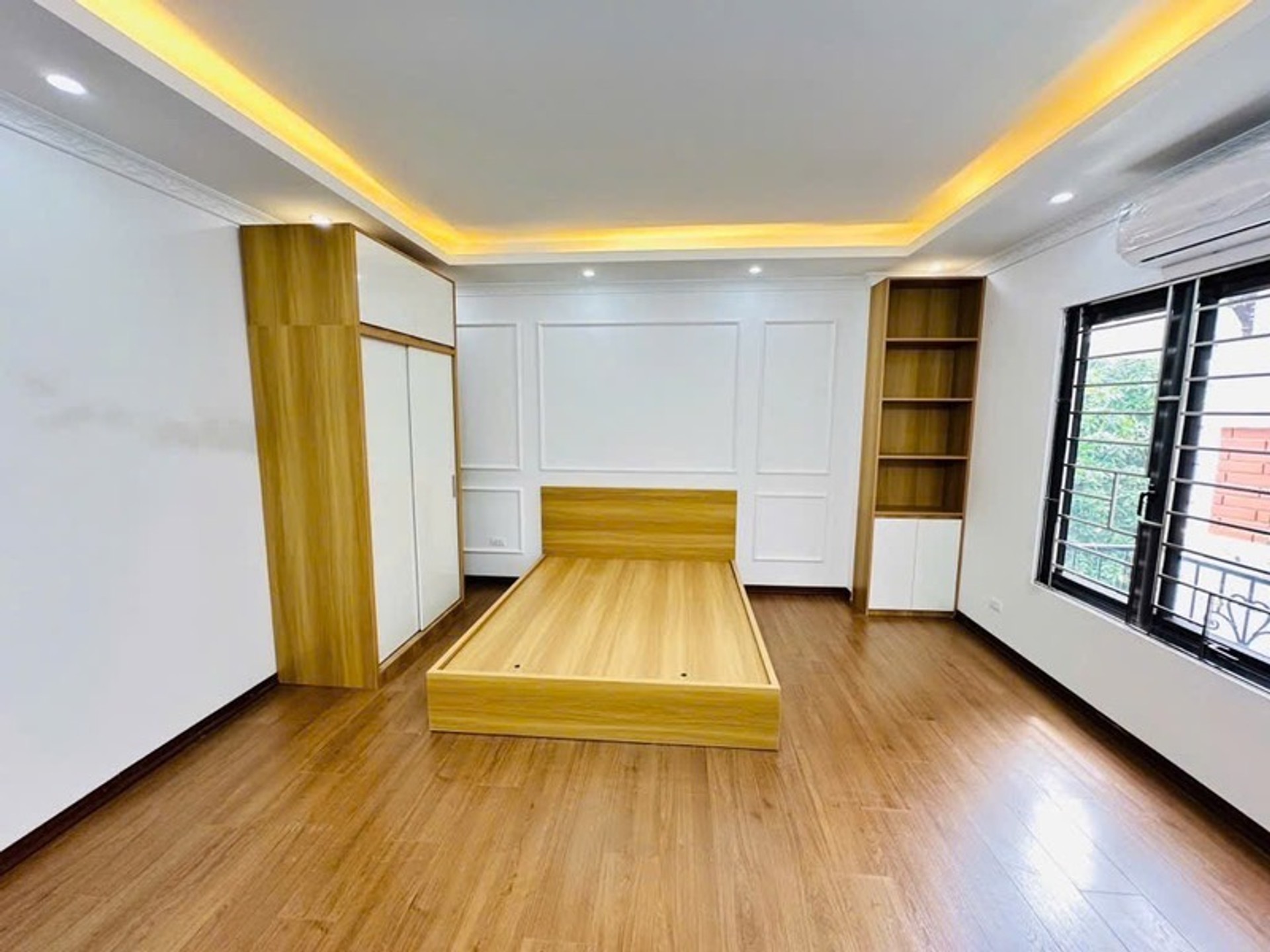 Bán nhà Hoàng Mai - diện tích 30m2 5 tầng - Nhà đẹp xây mới cứng - giá 7,1 tỷ