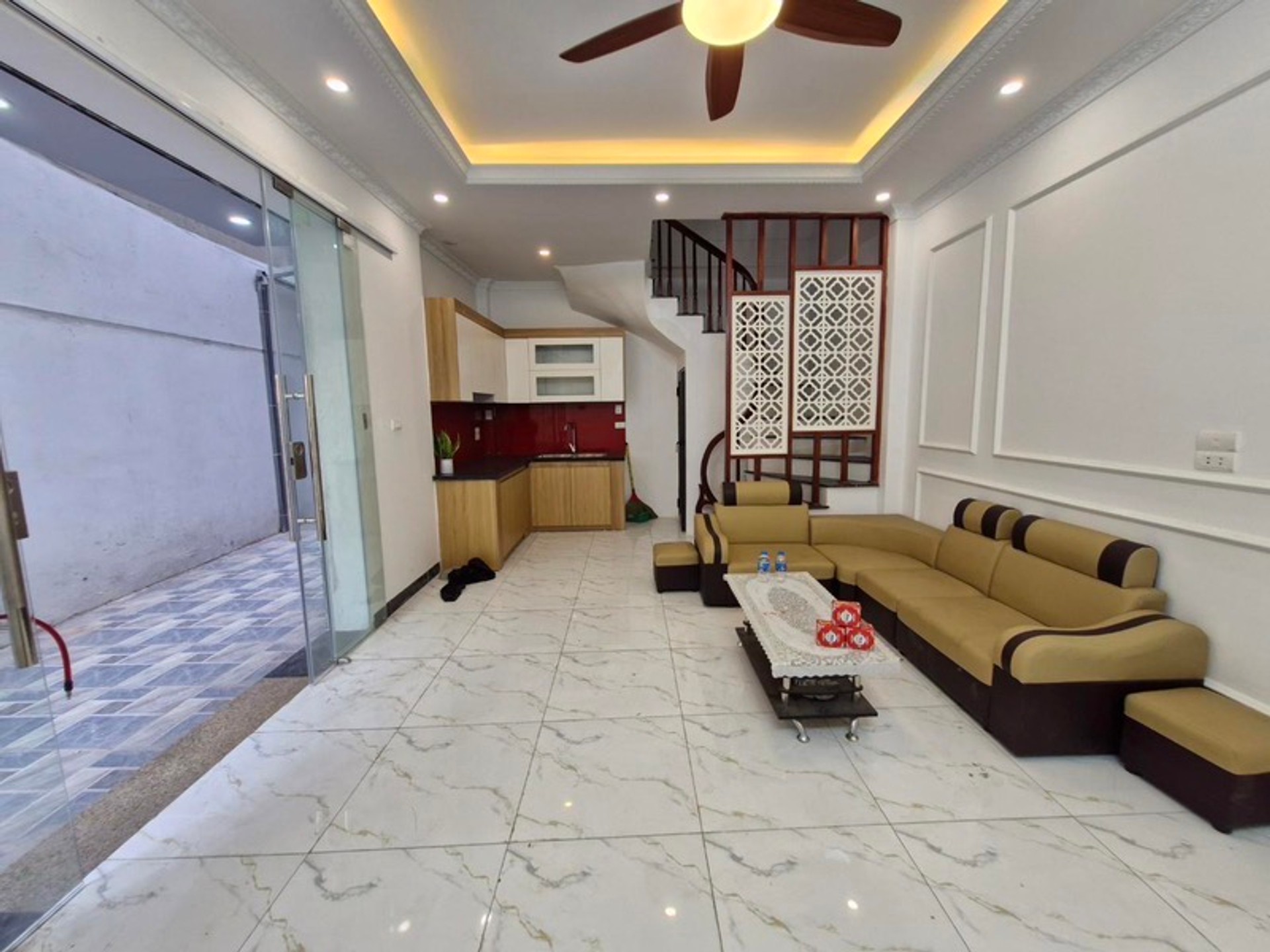 Bán nhà Hoàng Mai - diện tích 30m2 5 tầng - Nhà đẹp xây mới cứng - giá 7,1 tỷ