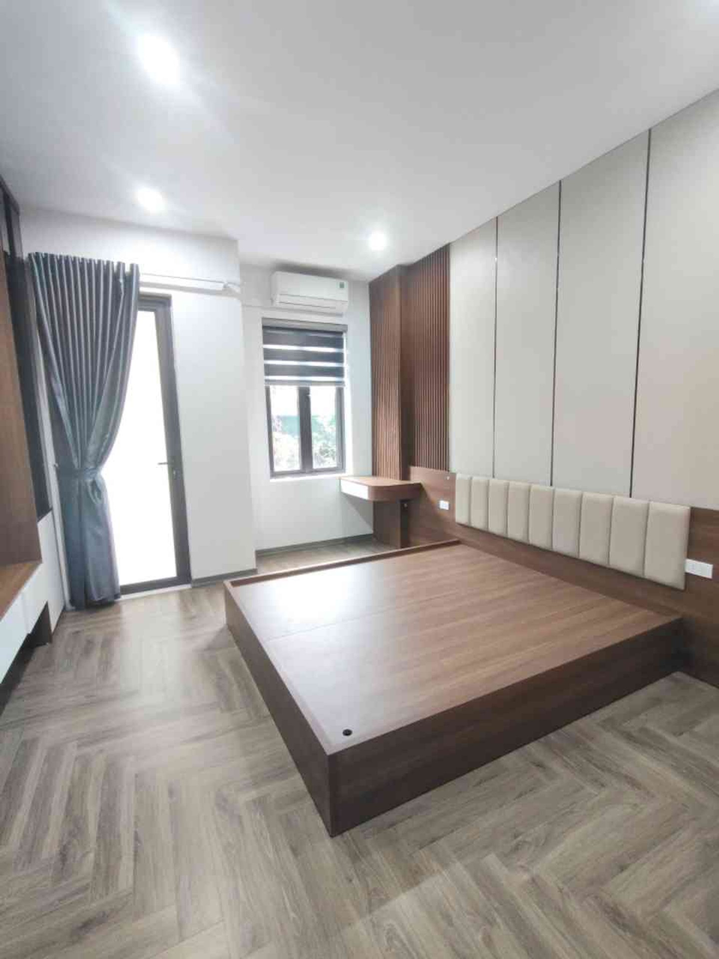 Bán nhà Bằng Liệt - diện tích 35m2 6 tầng - ô tô đỗ cửa - giá 11,8 tỷ