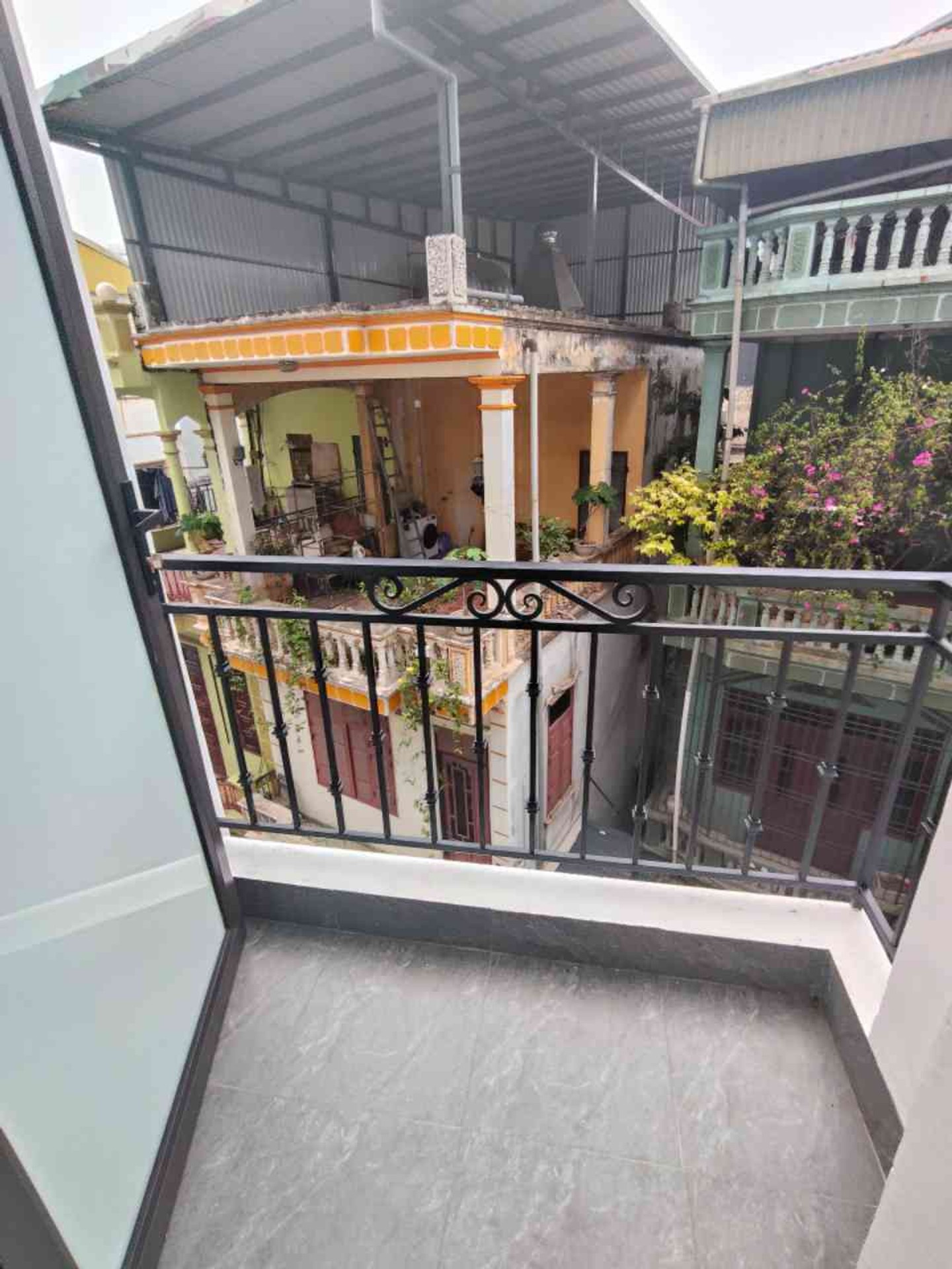 Bán nhà Bằng Liệt - diện tích 35m2 6 tầng - ô tô đỗ cửa - giá 11,8 tỷ