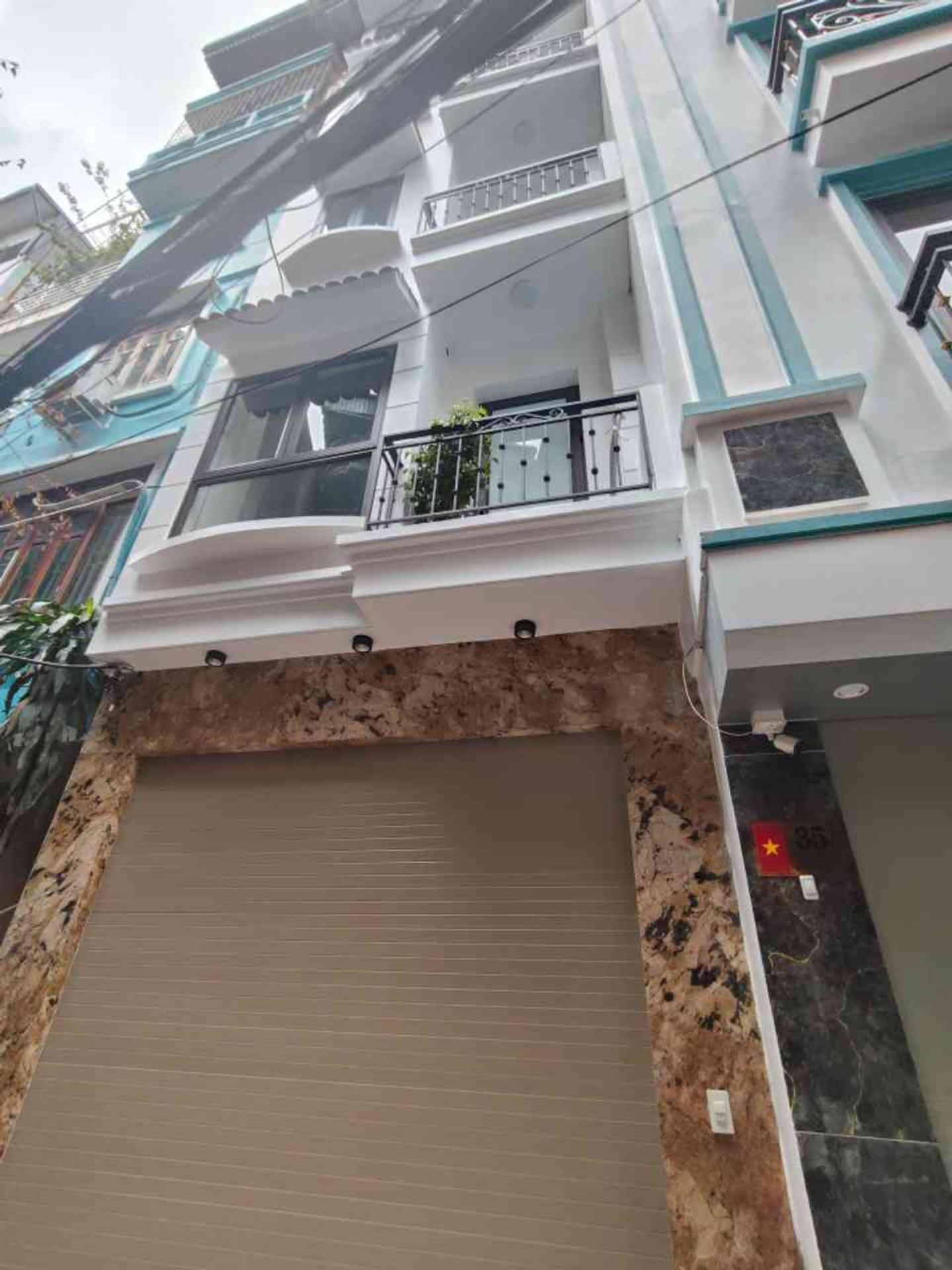 Bán nhà Bằng Liệt - diện tích 35m2 6 tầng - ô tô đỗ cửa - giá 11,8 tỷ