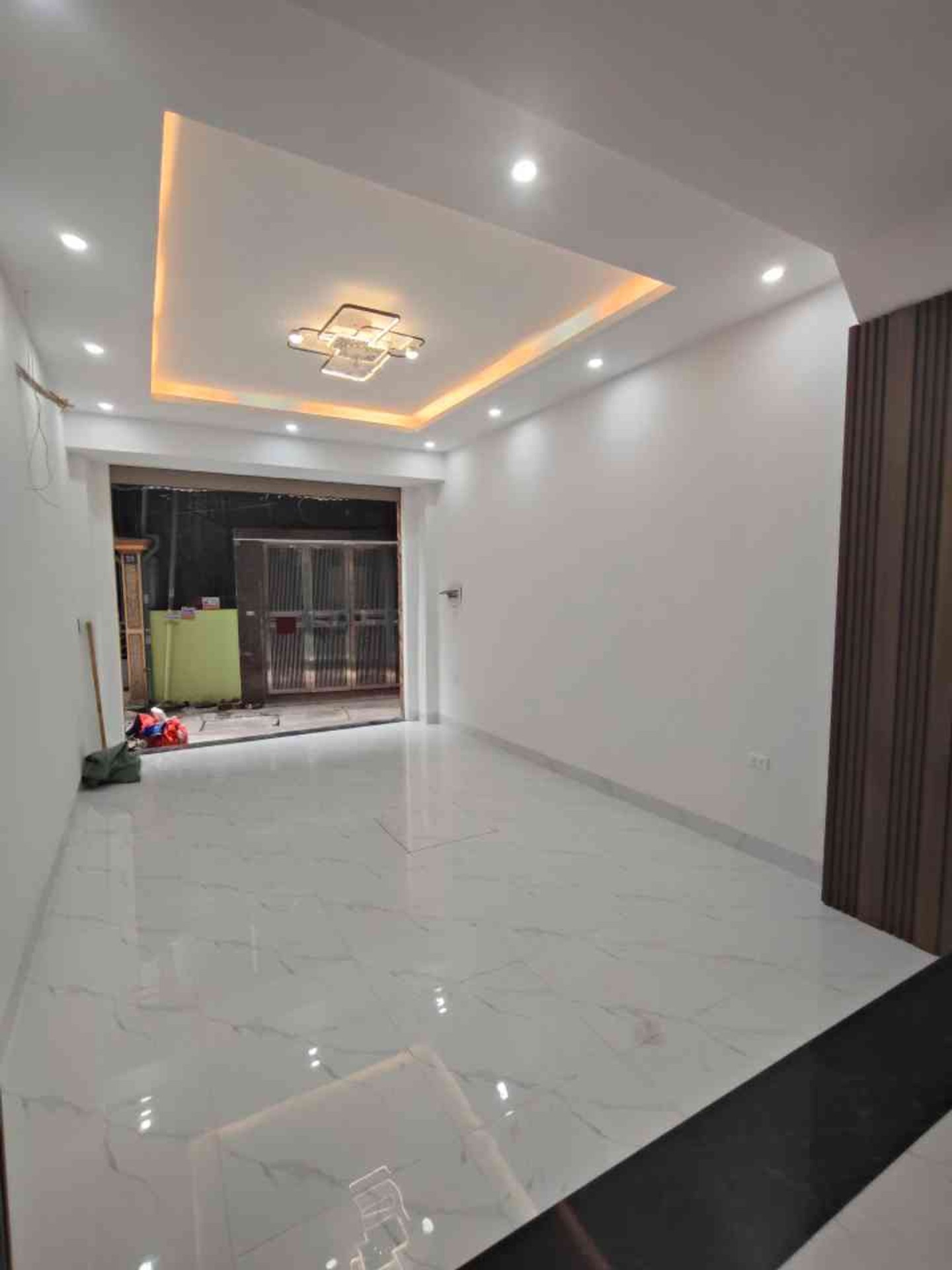 Bán nhà Bằng Liệt - diện tích 35m2 6 tầng - ô tô đỗ cửa - giá 11,8 tỷ