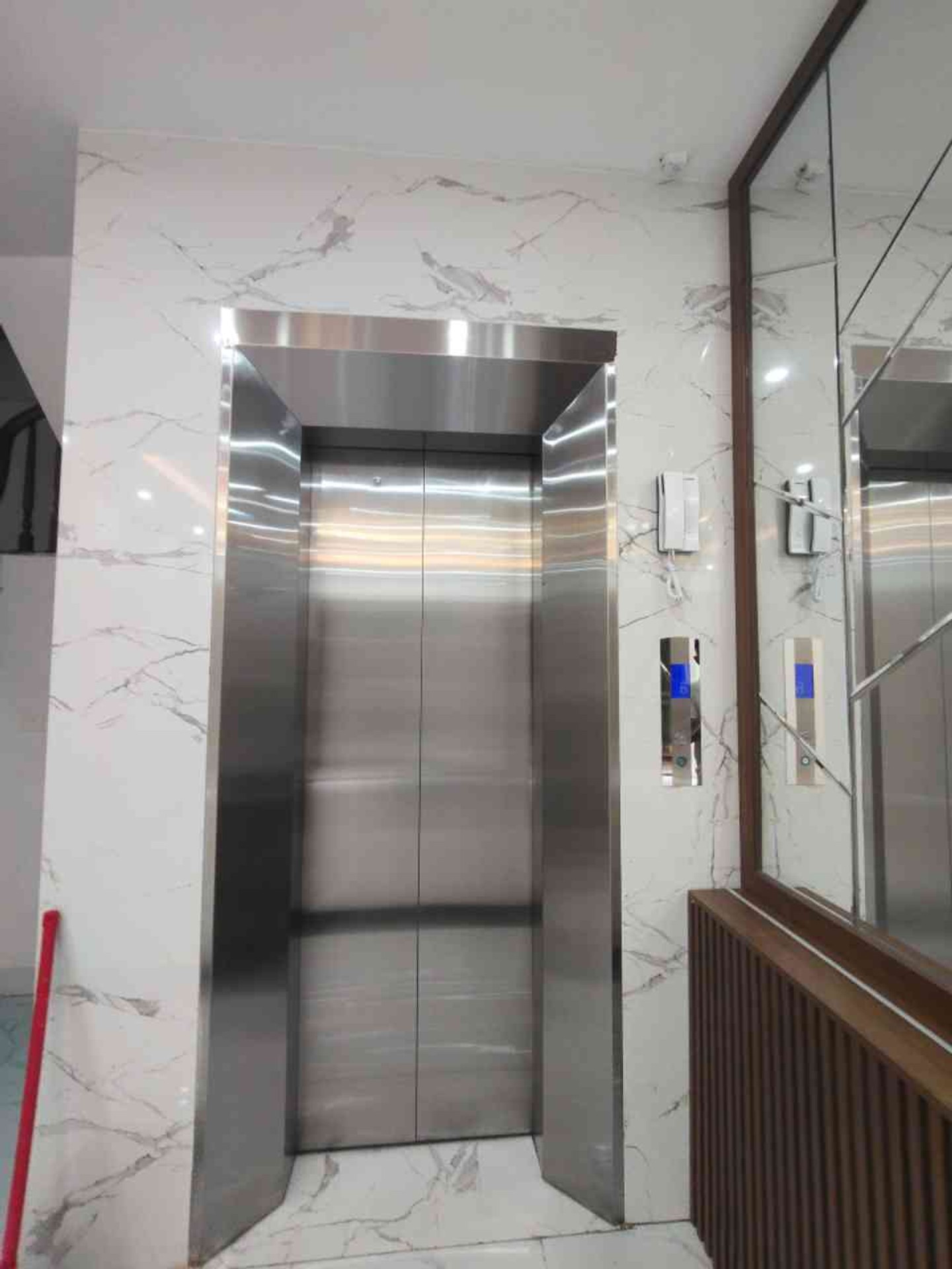 Bán nhà Bằng Liệt - diện tích 35m2 6 tầng - ô tô đỗ cửa - giá 11,8 tỷ