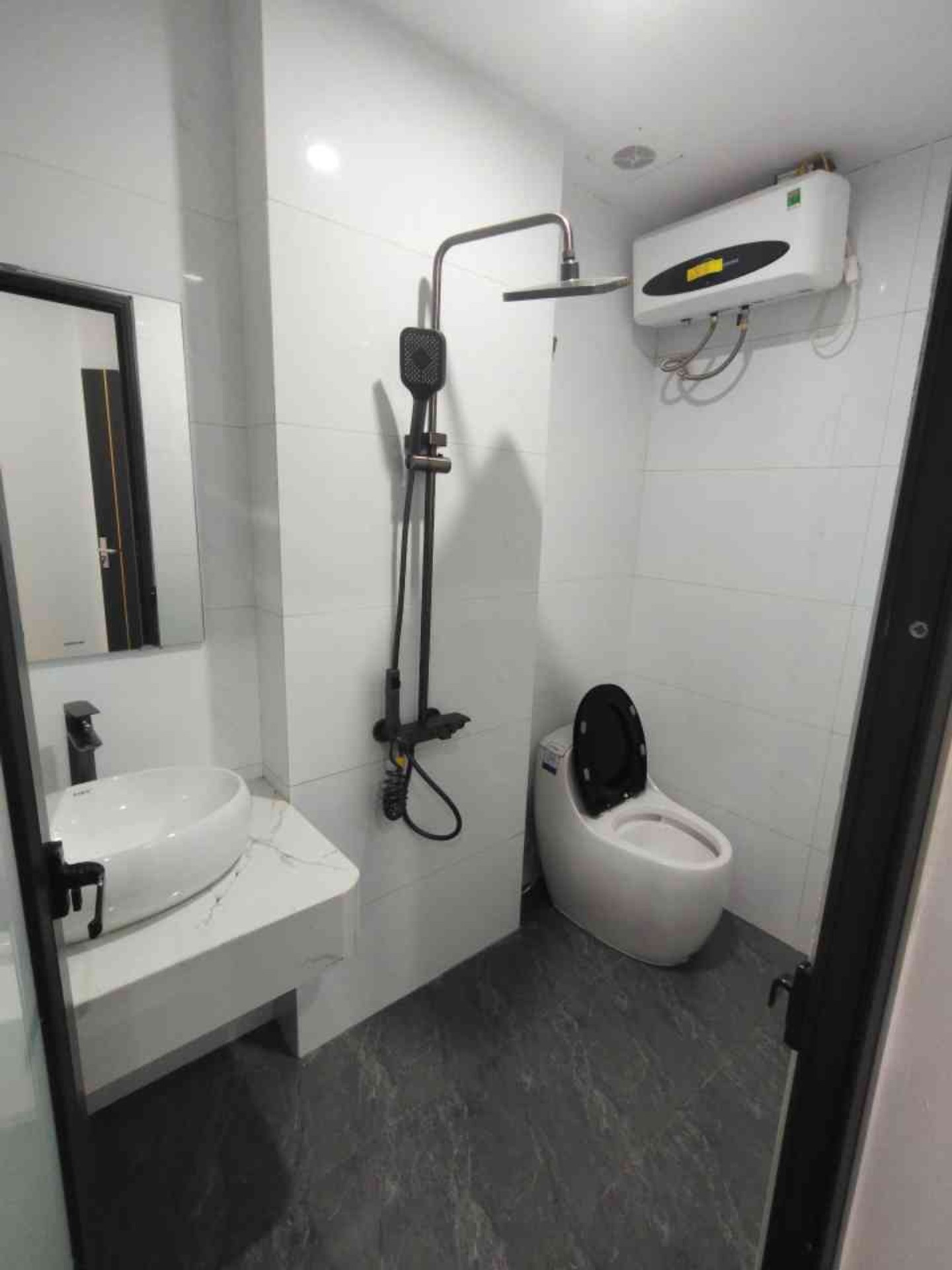 Bán nhà Bằng Liệt - diện tích 35m2 6 tầng - ô tô đỗ cửa - giá 11,8 tỷ