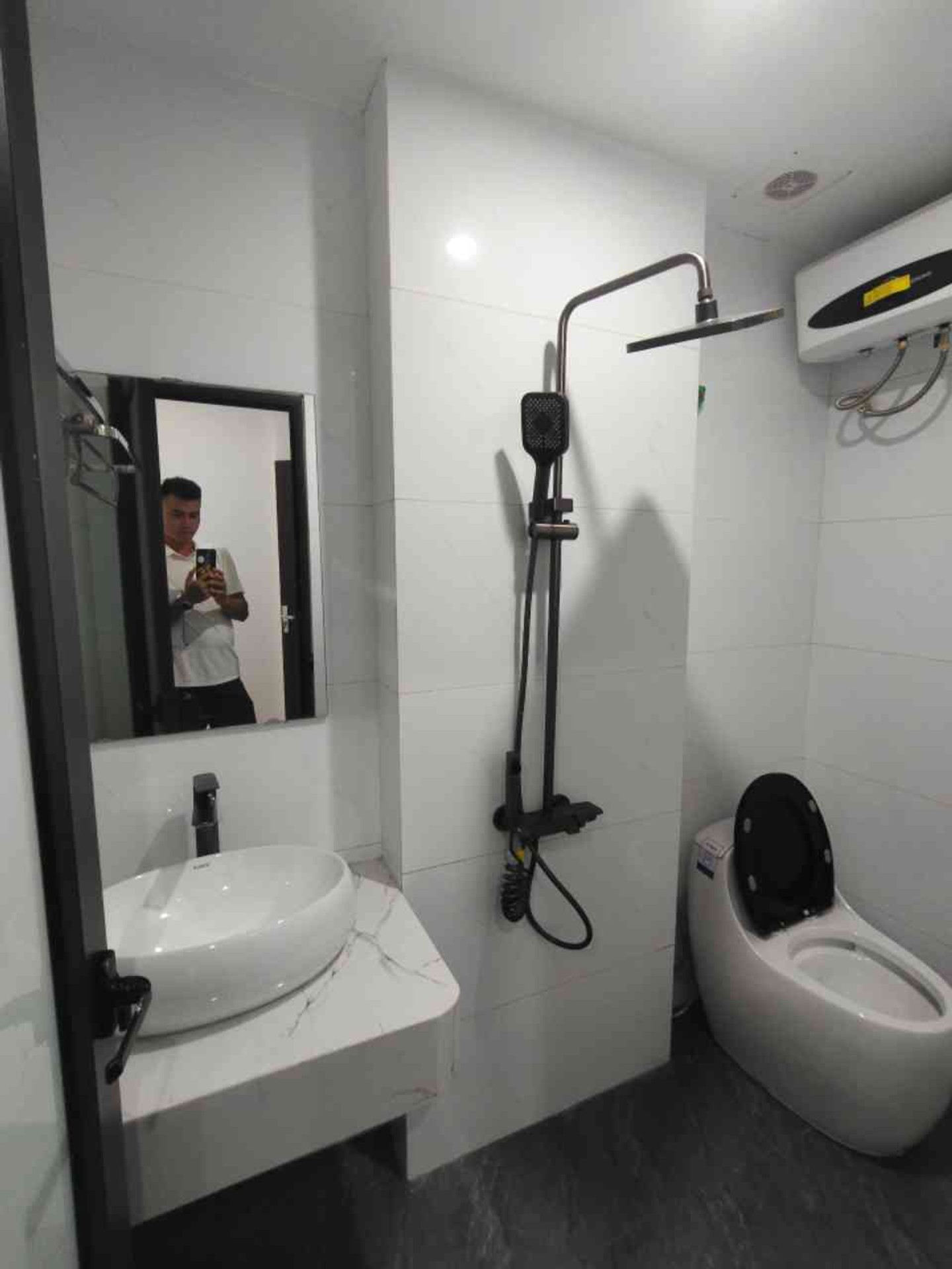 Bán nhà Bằng Liệt - diện tích 35m2 6 tầng - ô tô đỗ cửa - giá 11,8 tỷ