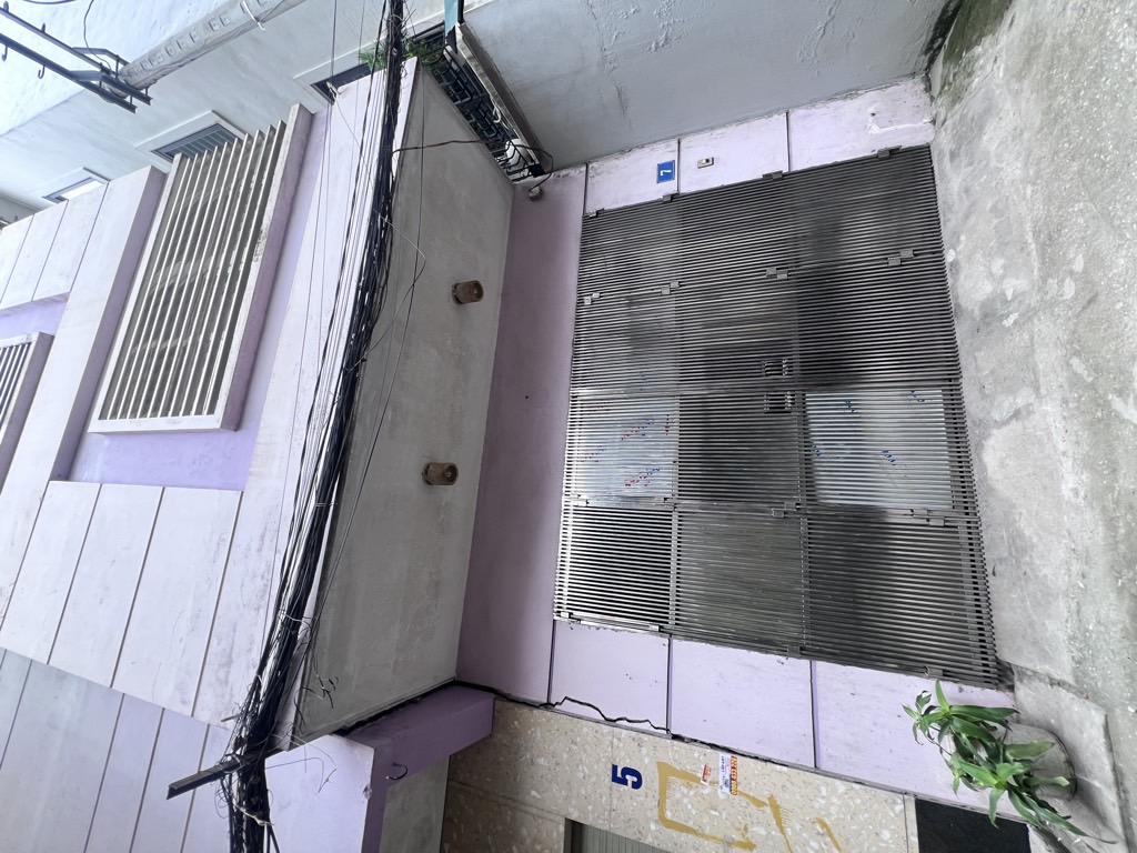 Bán nhà Nguyễn Khoái - diện tích 76m2 4 tầng - ô tô đỗ cổng - giá 15,2 tỷ