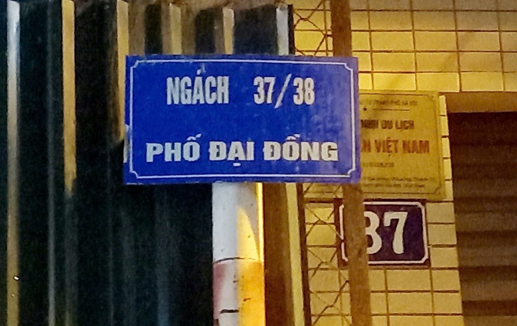 Bán nhà Nguyễn Khoái - diện tích 76m2 4 tầng - ô tô đỗ cổng - giá 15,2 tỷ