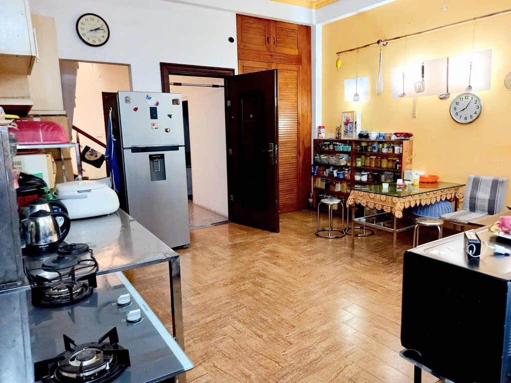Bán nhà Nguyễn Khoái - diện tích 76m2 4 tầng - ô tô đỗ cổng - giá 15,2 tỷ