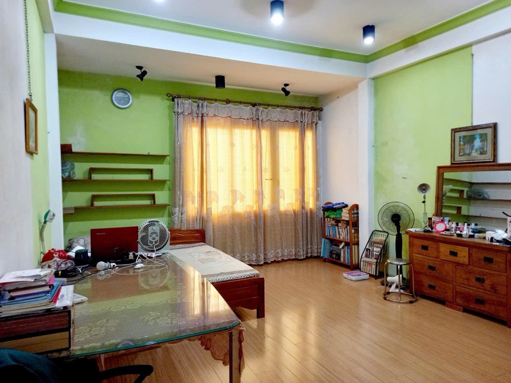 Bán nhà Nguyễn Khoái - diện tích 76m2 4 tầng - ô tô đỗ cổng - giá 15,2 tỷ