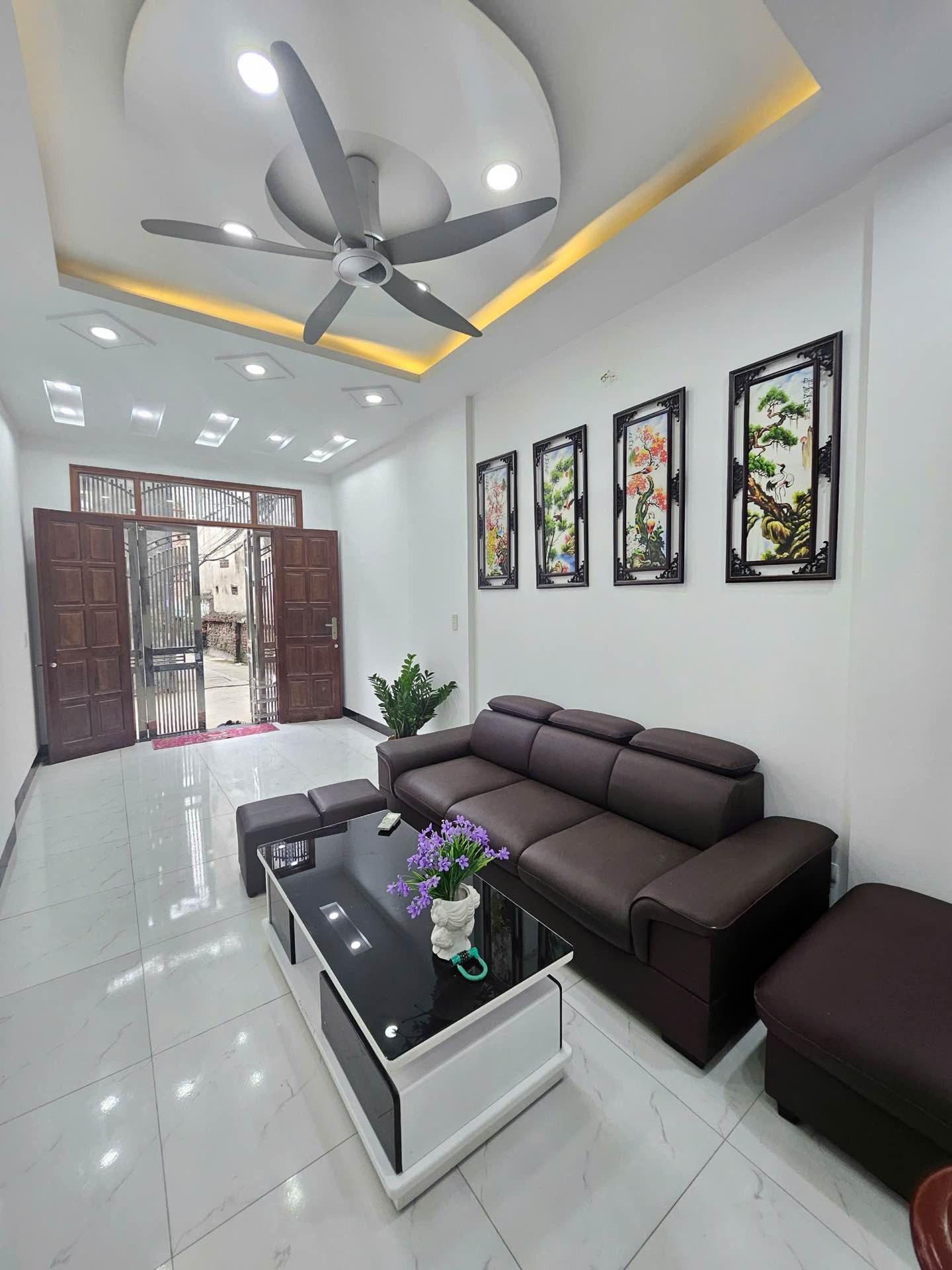 Bán nhà Đại Từ - diện tích 40m2 4 tầng - Nhà đẹp hiếm có - giá 9,35 tỷ