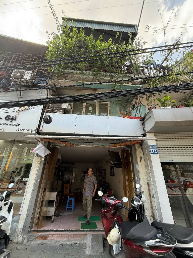 Bán nhà Minh Khai - diện tích 46m2 3 tầng - Nhà đẹp, vỉa hè rộng - giá 11,2 tỷ