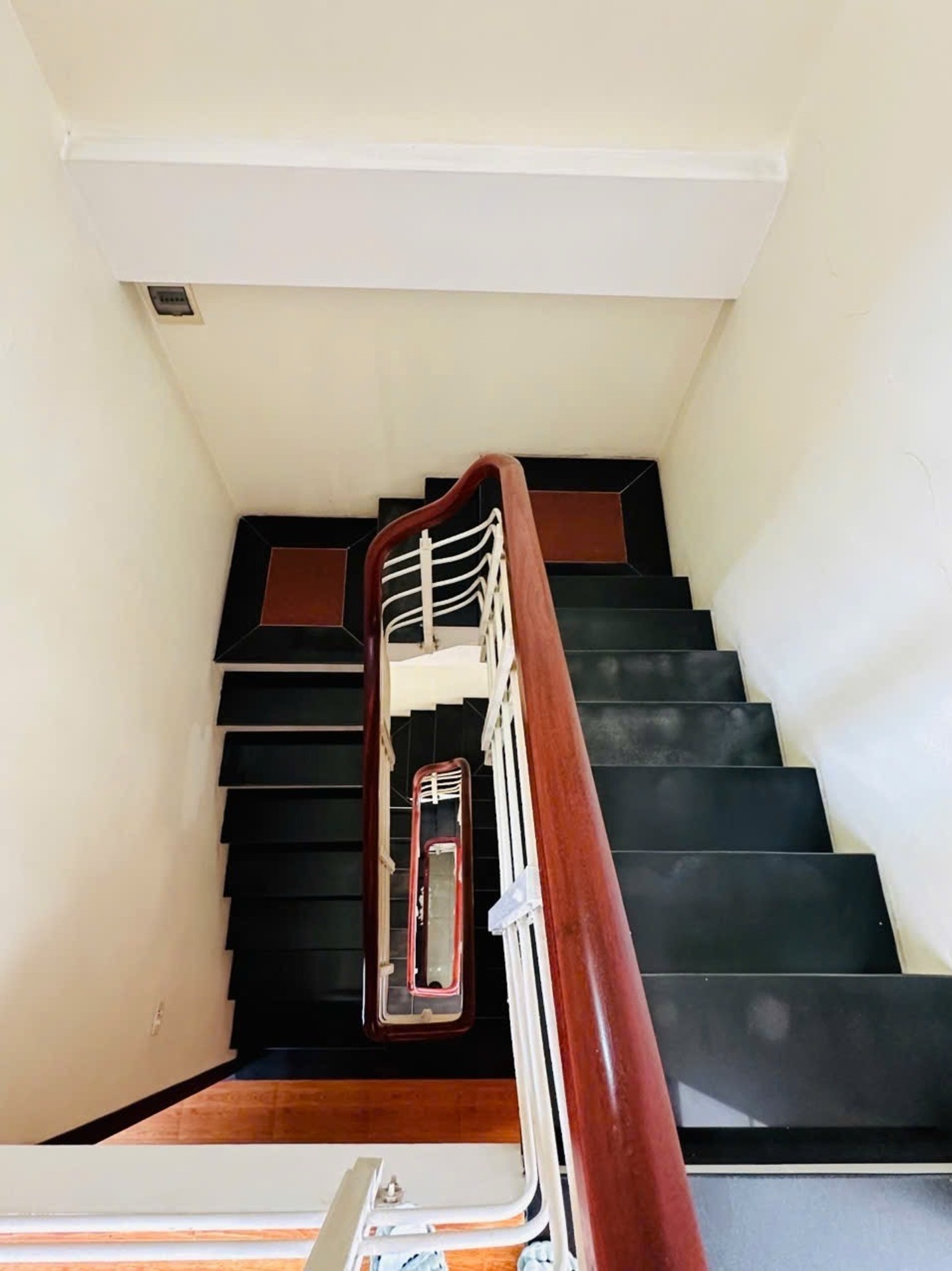 Bán nhà Hoàng Mai - diện tích 68m2 5 tầng - MẶT PHỐ - KINH DOANH - LÔ GÓC 3 MẶT THOÁNG - giá 30 tỷ