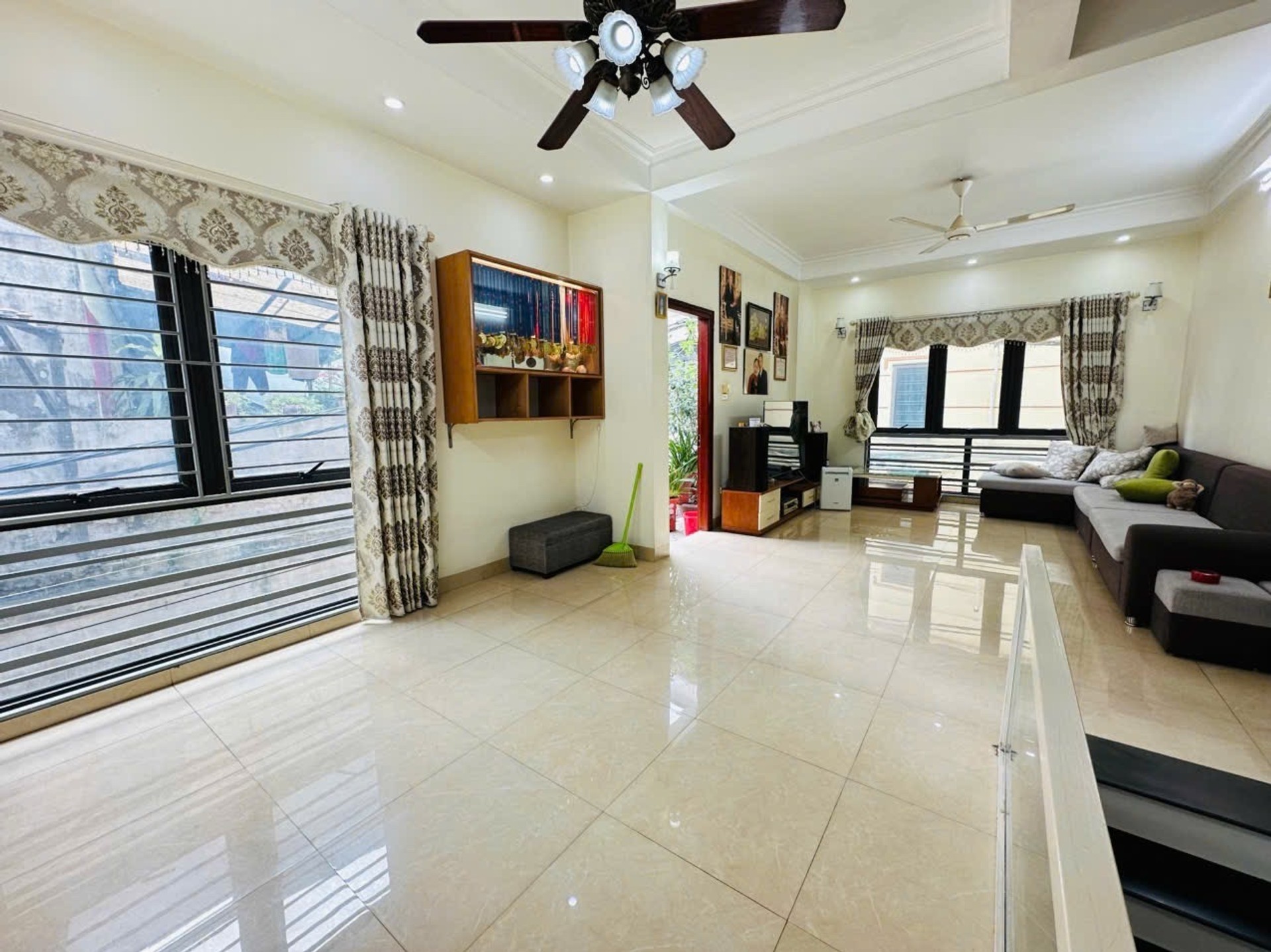Bán nhà Hoàng Mai - diện tích 68m2 5 tầng - MẶT PHỐ - KINH DOANH - LÔ GÓC 3 MẶT THOÁNG - giá 30 tỷ