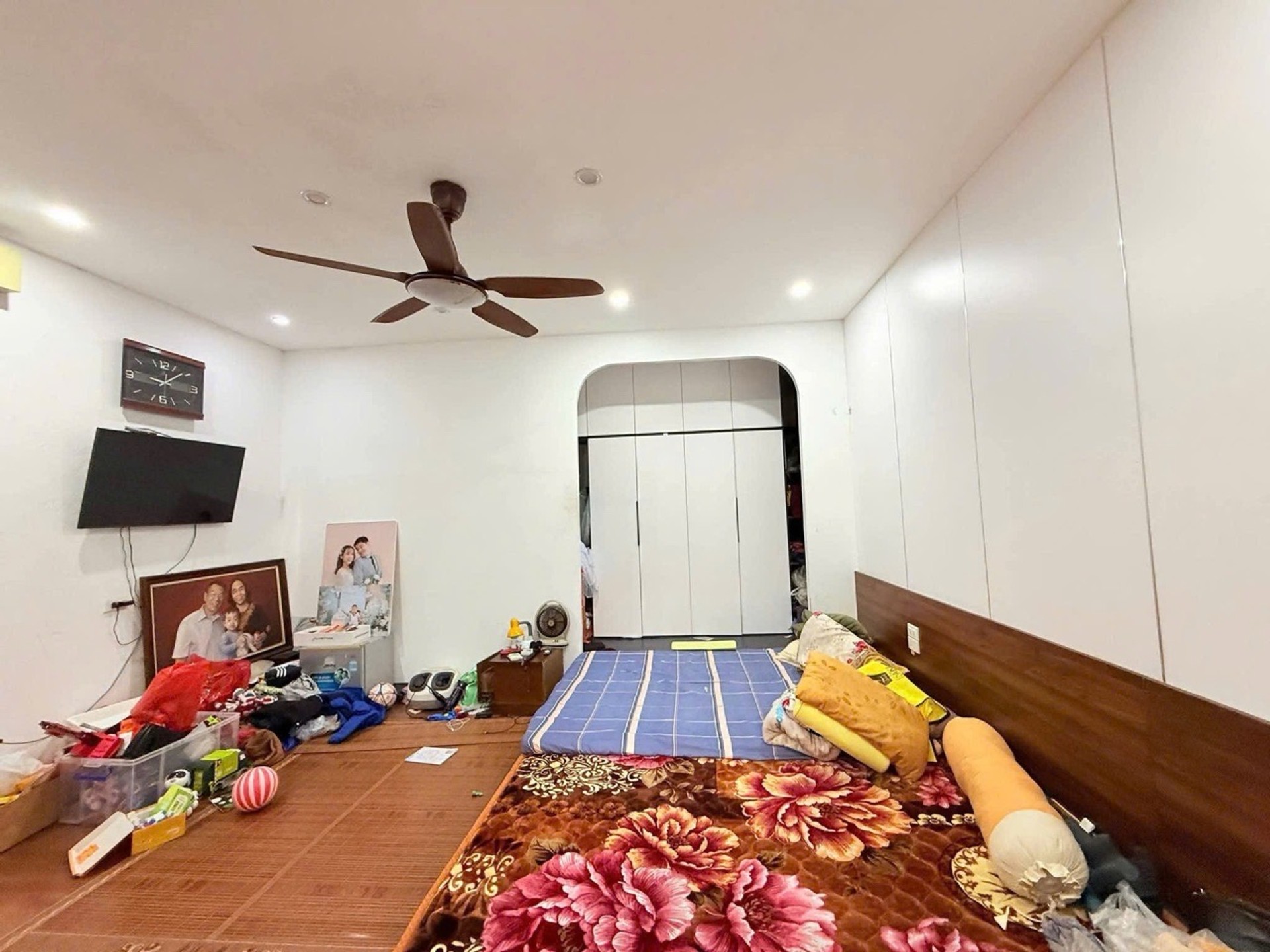 Bán nhà Hoàng Văn Thái - diện tích 64m2 4 tầng - Ô TÔ 20M - giá 12,5 tỷ