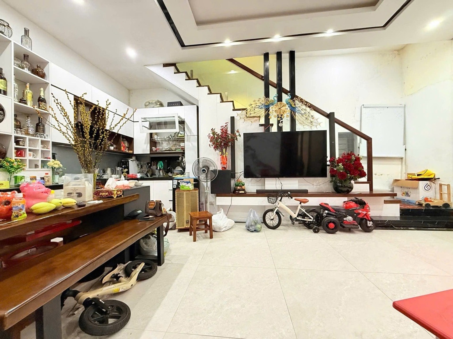 Bán nhà Hoàng Văn Thái - diện tích 64m2 4 tầng - Ô TÔ 20M - giá 12,5 tỷ