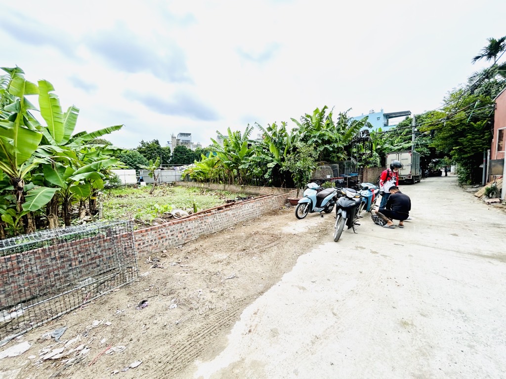 Bán nhà Nguyễn Khoái - diện tích 180m2 0 tầng - Ô TÔ - giá 16,5 tỷ