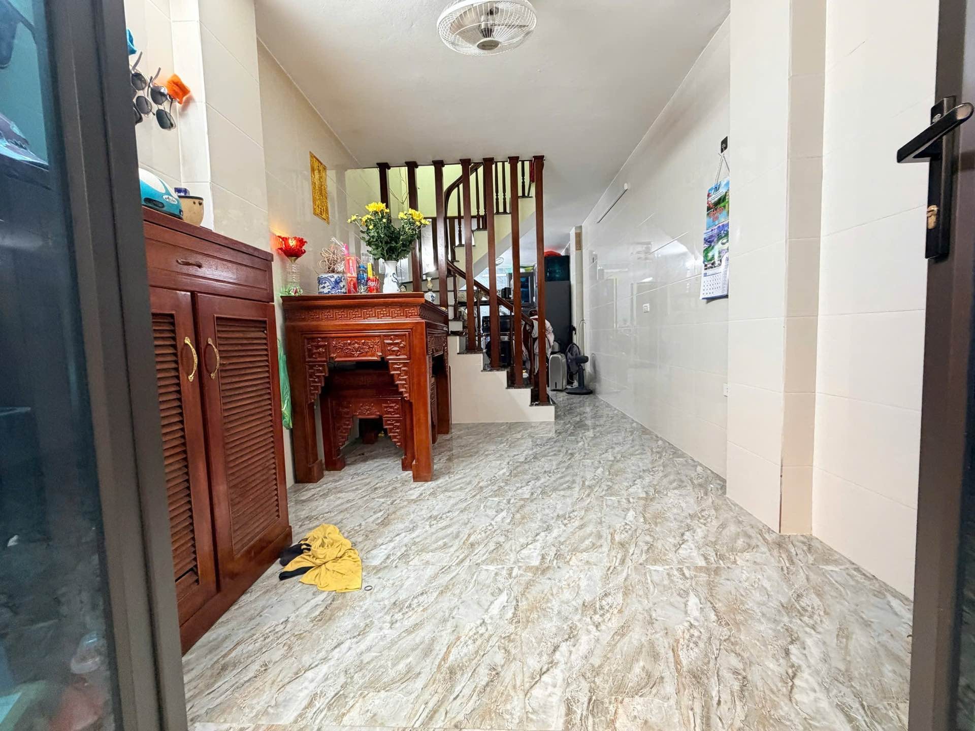 Bán nhà Lê Trọng Tấn - diện tích 31m2 2 tầng - ngõ ba gác đỗ cửa - giá 2,3 tỷ