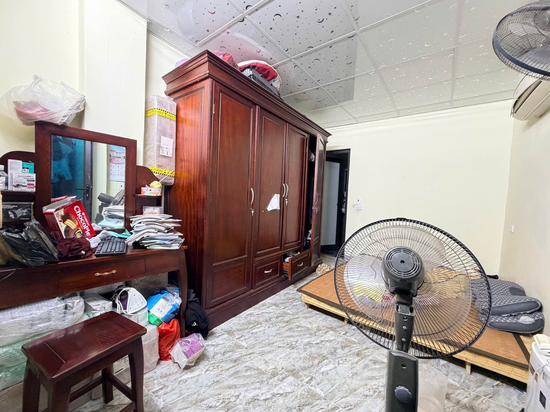 Bán nhà Lê Trọng Tấn - diện tích 31m2 2 tầng - ngõ ba gác đỗ cửa - giá 2,3 tỷ