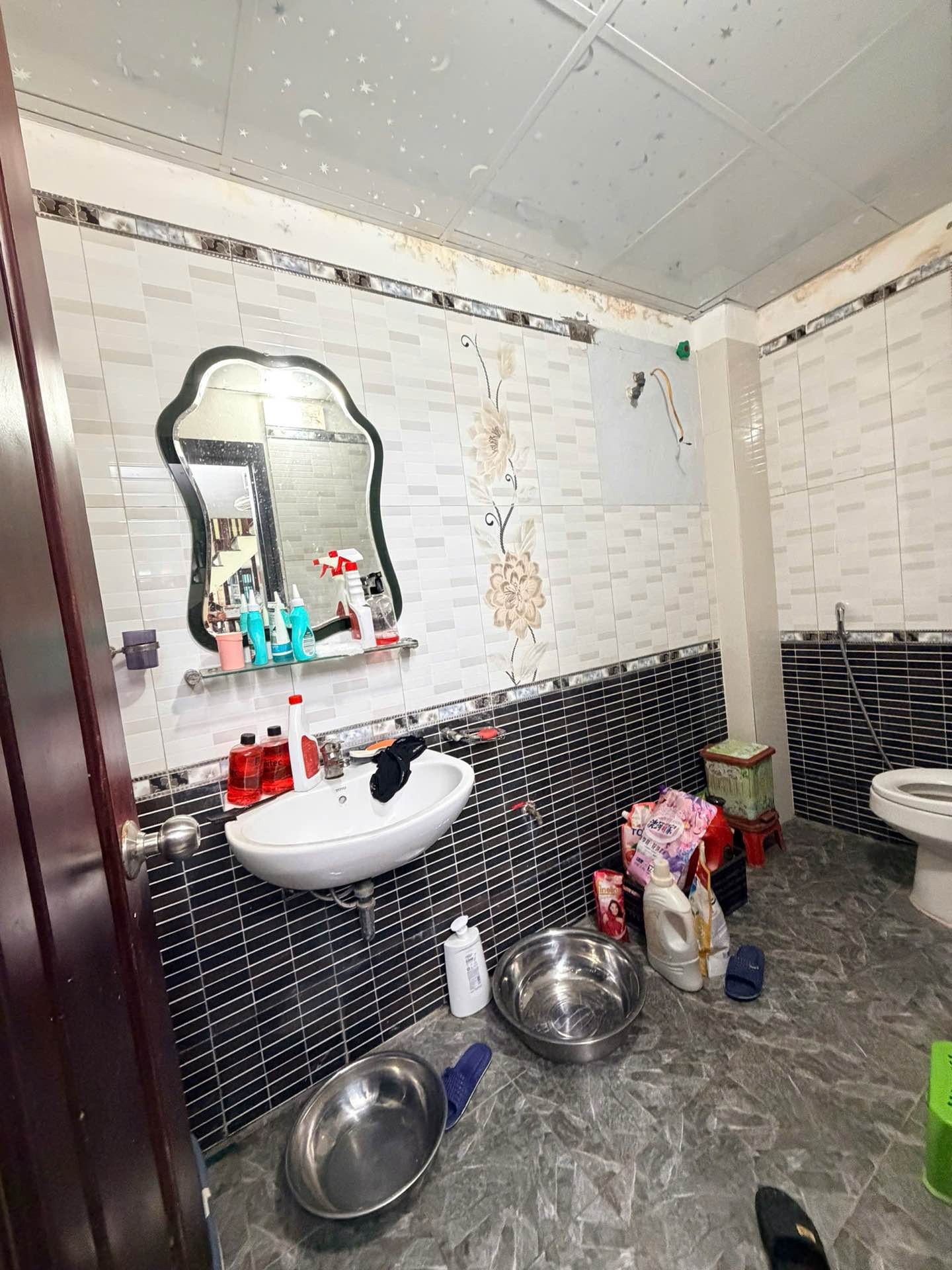 Bán nhà Lê Trọng Tấn - diện tích 31m2 2 tầng - ngõ ba gác đỗ cửa - giá 2,3 tỷ