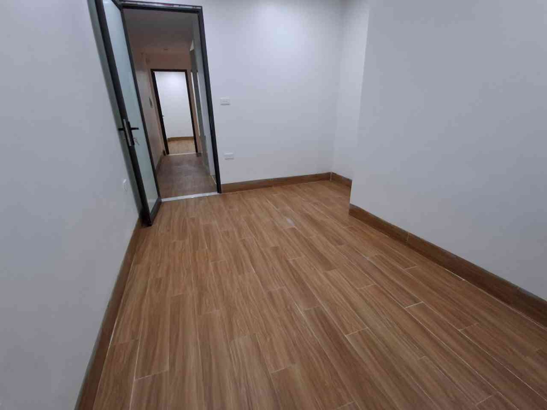 Bán nhà Bạch Đằng - diện tích 37m2 6 tầng - thang máy, sát ô tô - giá 8,5 tỷ