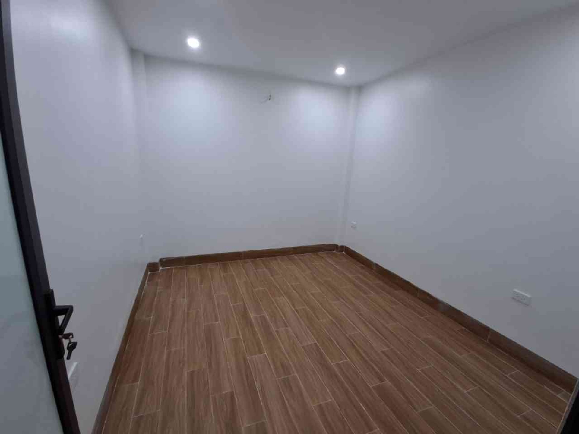 Bán nhà Bạch Đằng - diện tích 37m2 6 tầng - thang máy, sát ô tô - giá 8,5 tỷ