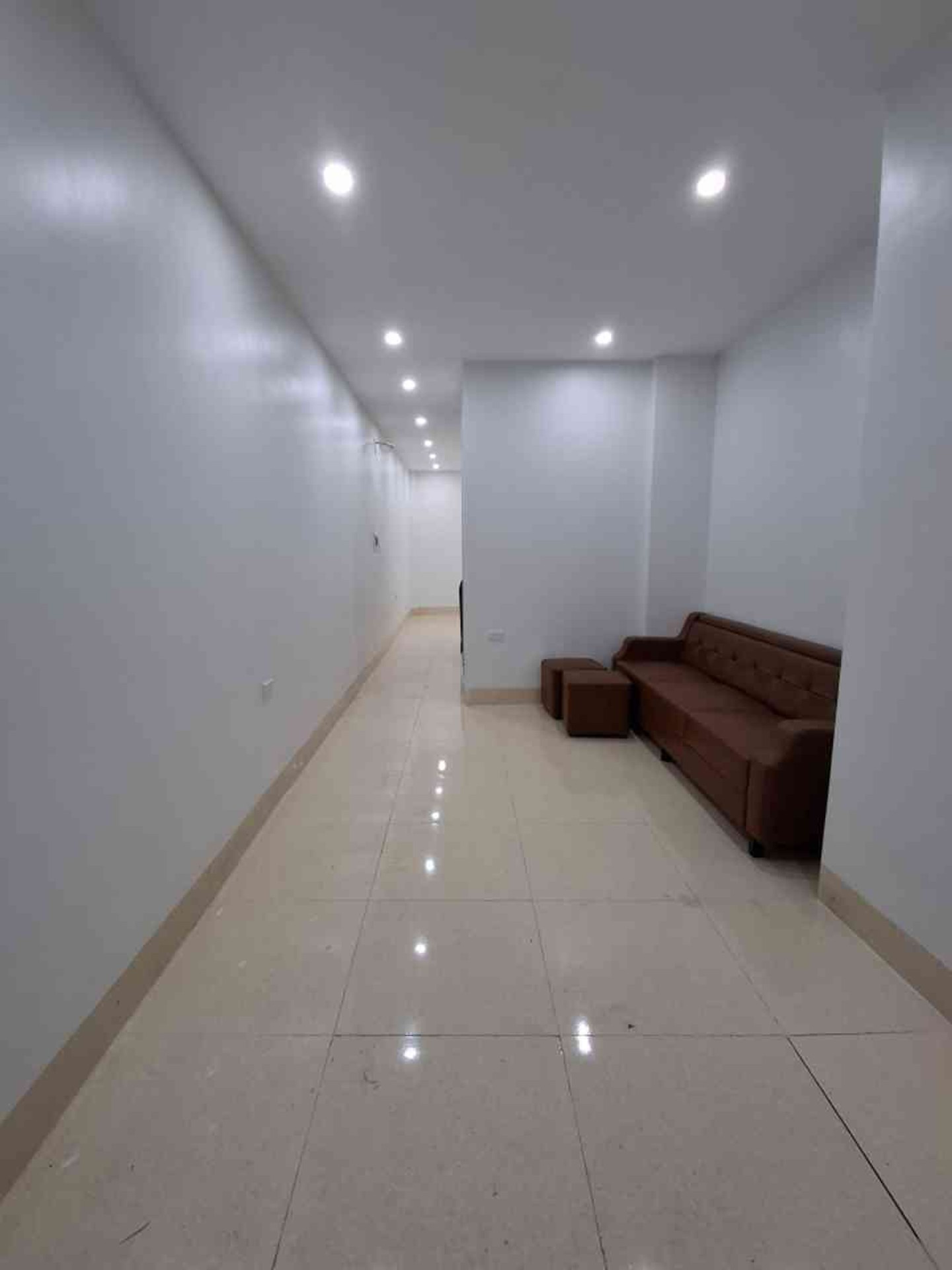 Bán nhà Bạch Đằng - diện tích 37m2 6 tầng - thang máy, sát ô tô - giá 8,5 tỷ