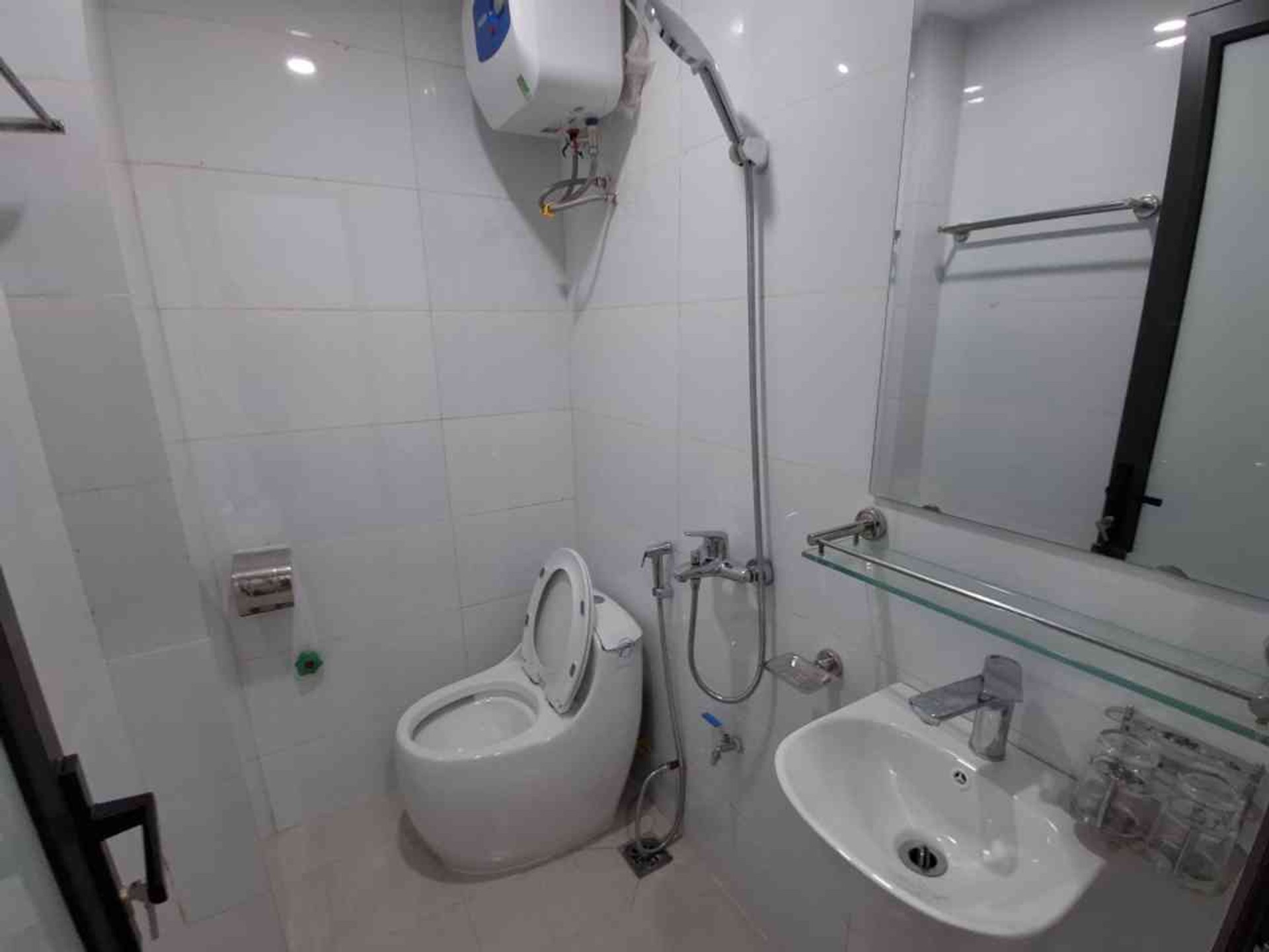 Bán nhà Bạch Đằng - diện tích 37m2 6 tầng - thang máy, sát ô tô - giá 8,5 tỷ