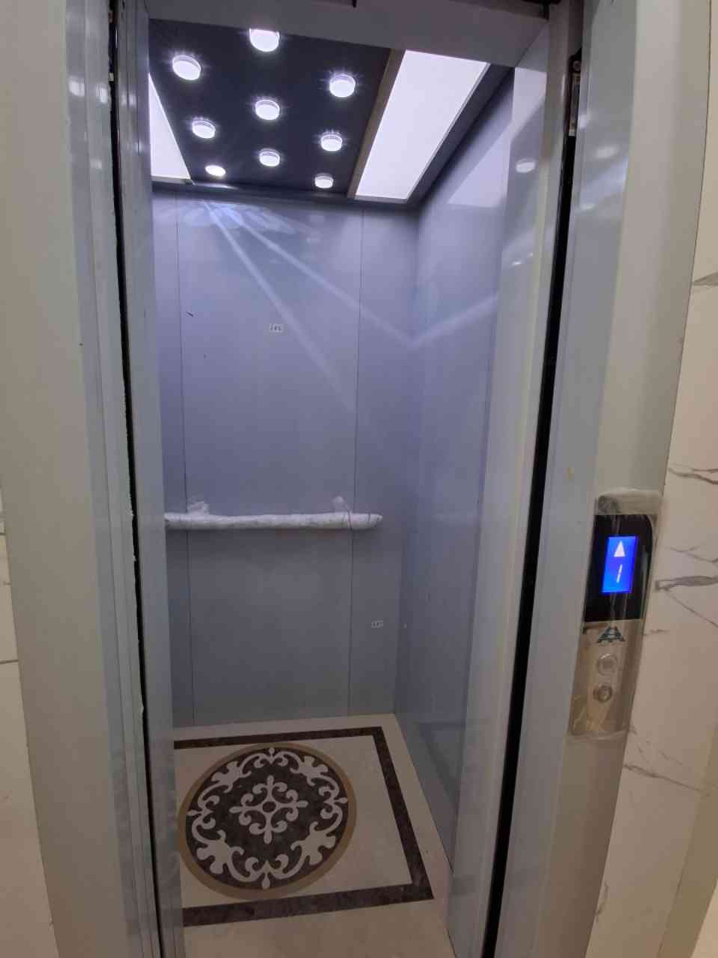 Bán nhà Bạch Đằng - diện tích 37m2 6 tầng - thang máy, sát ô tô - giá 8,5 tỷ