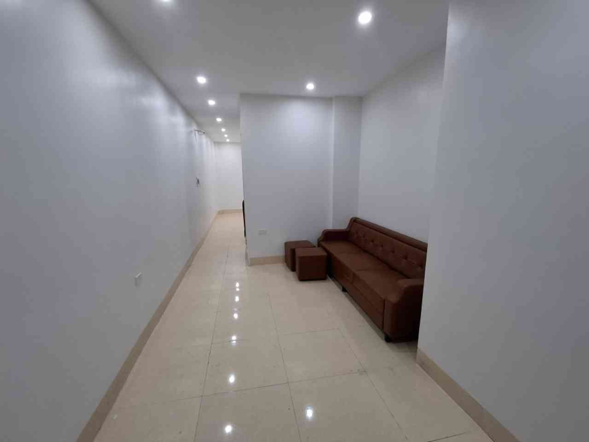 Bán nhà Bạch Đằng - diện tích 37m2 6 tầng - thang máy, sát ô tô - giá 8,5 tỷ