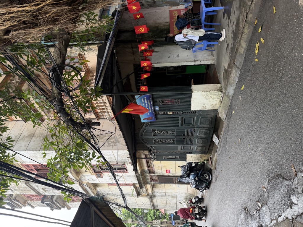 Bán nhà Nguyễn Khang - diện tích 67m2 4 tầng - Mặt phố, lô góc hai mặt thoáng - giá 39 tỷ