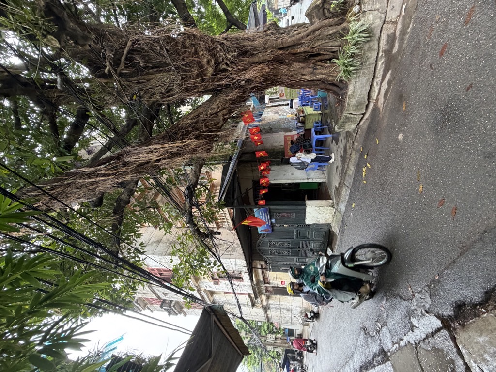 Bán nhà Nguyễn Khang - diện tích 67m2 4 tầng - Mặt phố, lô góc hai mặt thoáng - giá 39 tỷ