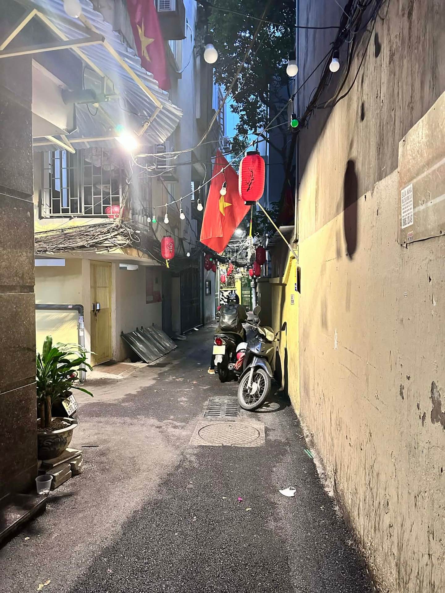 Bán nhà Chính Kinh - diện tích 179m2 3 tầng - Thoáng trước, sau - giá 49,5 tỷ