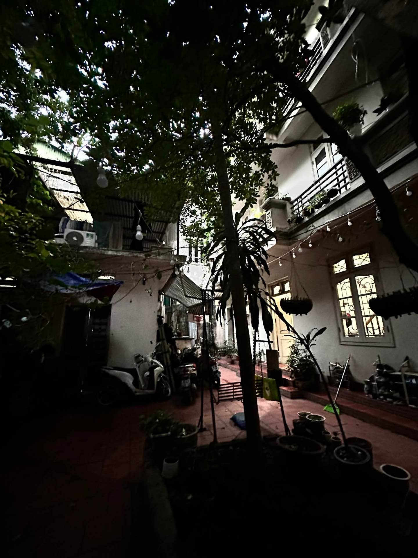 Bán nhà Chính Kinh - diện tích 179m2 3 tầng - Thoáng trước, sau - giá 49,5 tỷ