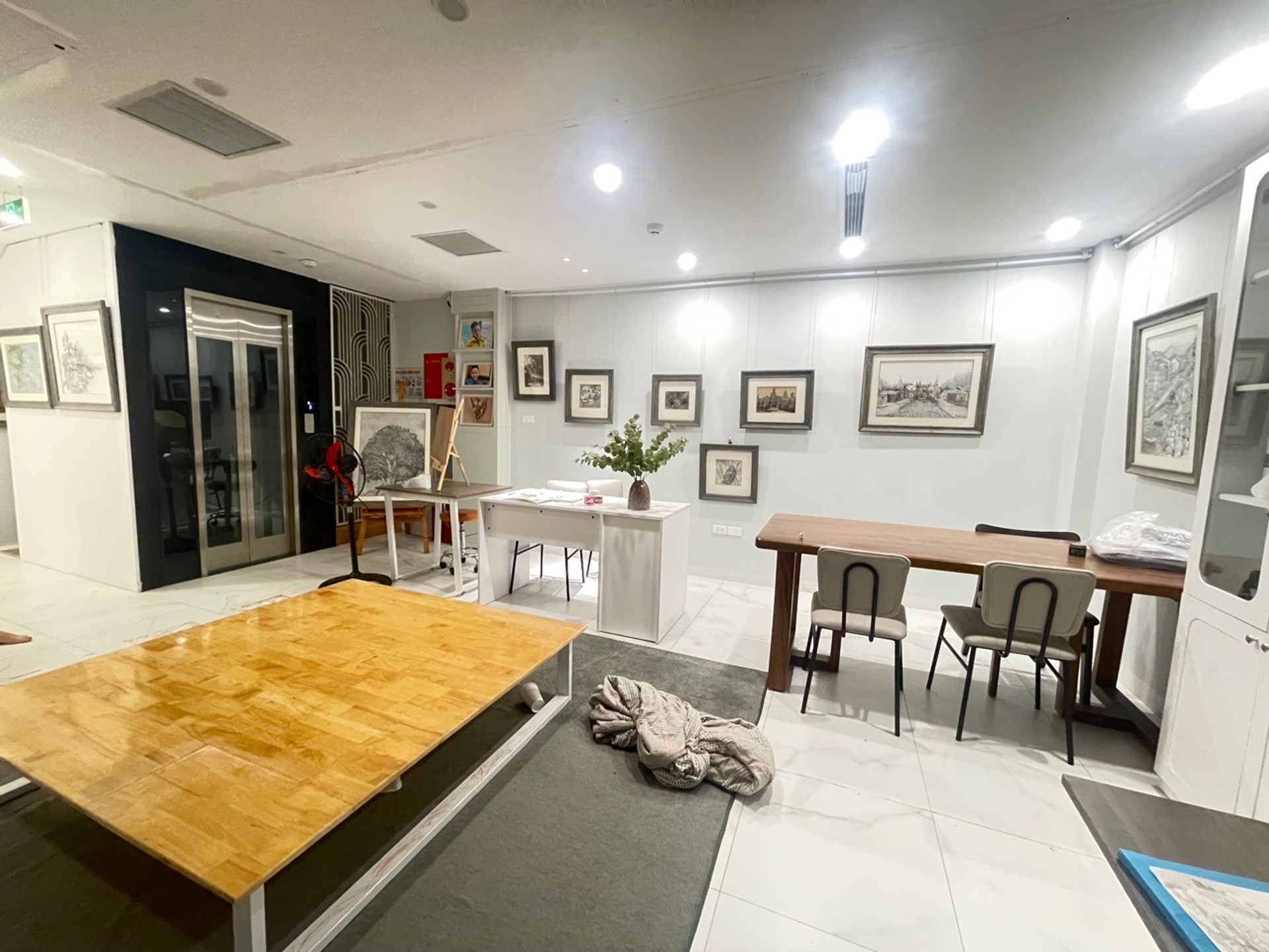 Bán nhà Hoàng Văn Thái - diện tích 44m2 7 tầng - Nhà đẹp đẳng cấp thượng lưu - giá 33 tỷ