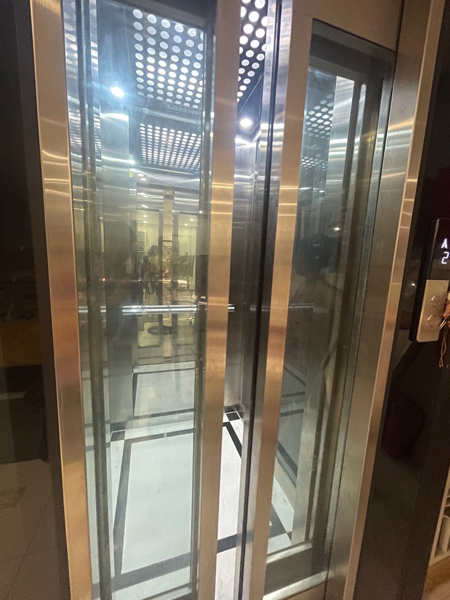 Bán nhà Hoàng Văn Thái - diện tích 44m2 7 tầng - Nhà đẹp đẳng cấp thượng lưu - giá 33 tỷ