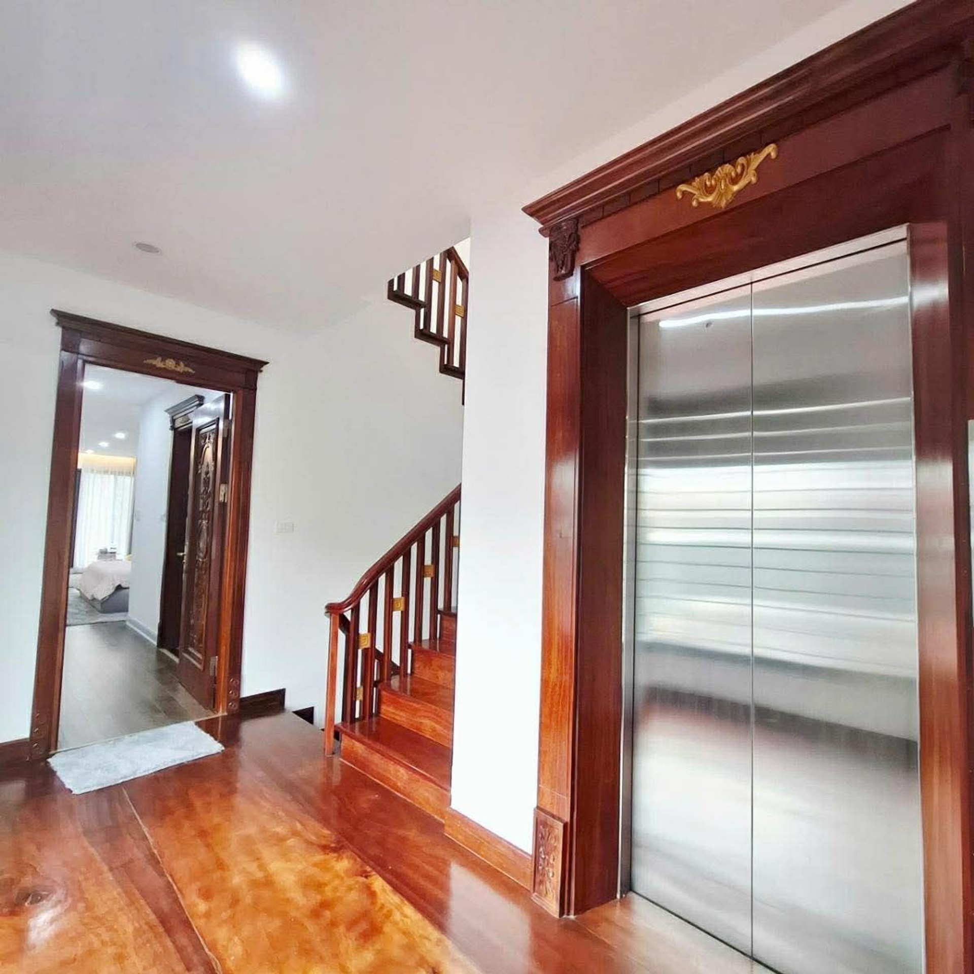 Bán nhà Vương Thừa Vũ - diện tích 57m2 7 tầng - Lô góc 3 mặt thoáng - giá 29,8 tỷ