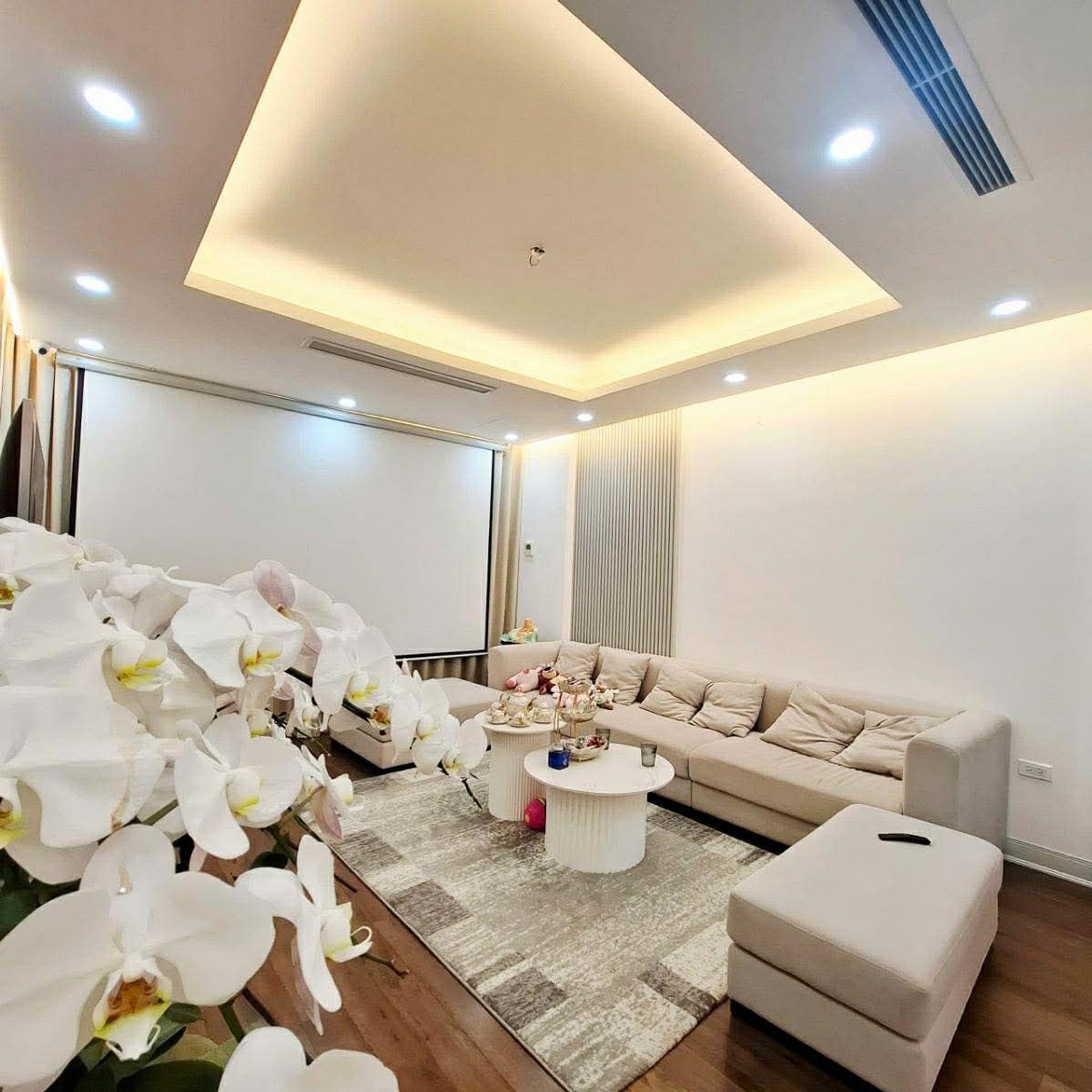 Bán nhà Vương Thừa Vũ - diện tích 57m2 7 tầng - Lô góc 3 mặt thoáng - giá 29,8 tỷ