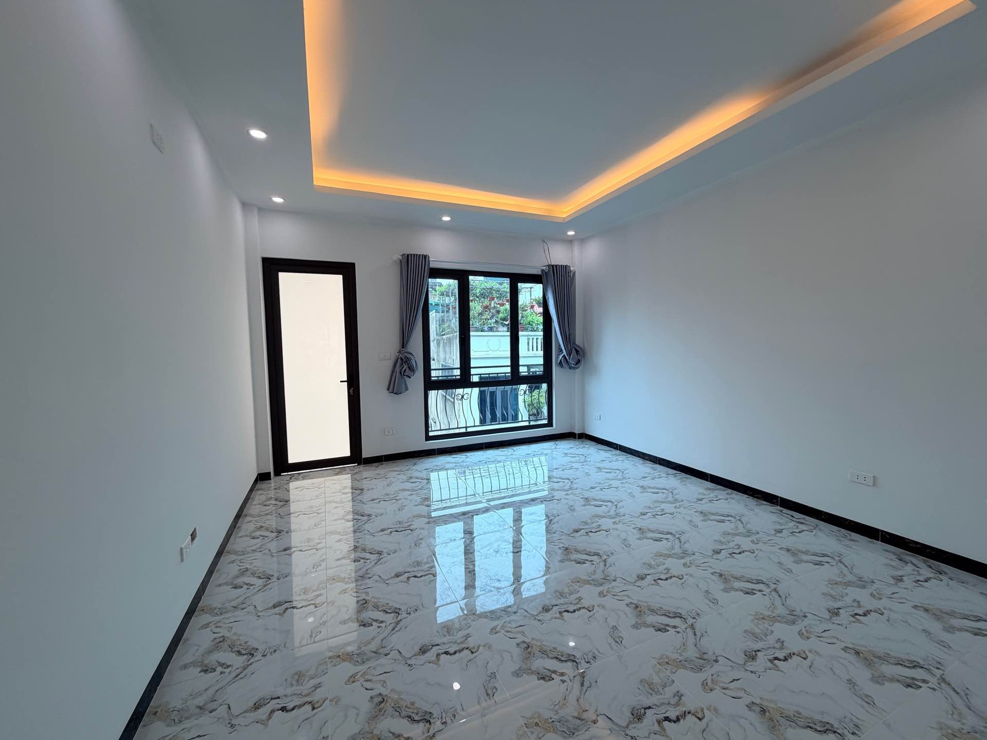 Bán nhà Minh Khai - diện tích 33m2 5 tầng - Mặt ngõ thông, kinh doanh - giá 7,3 tỷ