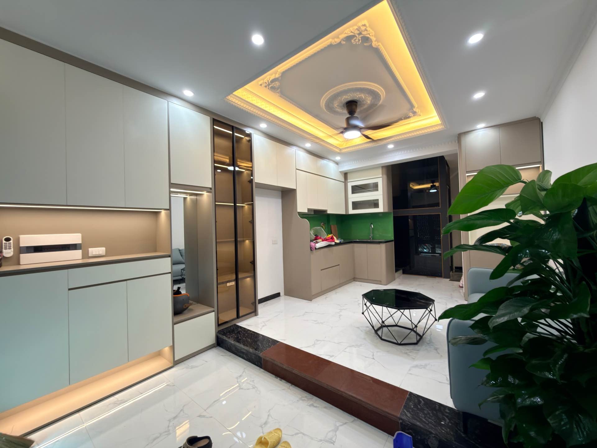 Bán nhà Minh Khai - diện tích 33m2 5 tầng - Mặt ngõ thông, kinh doanh - giá 7,3 tỷ
