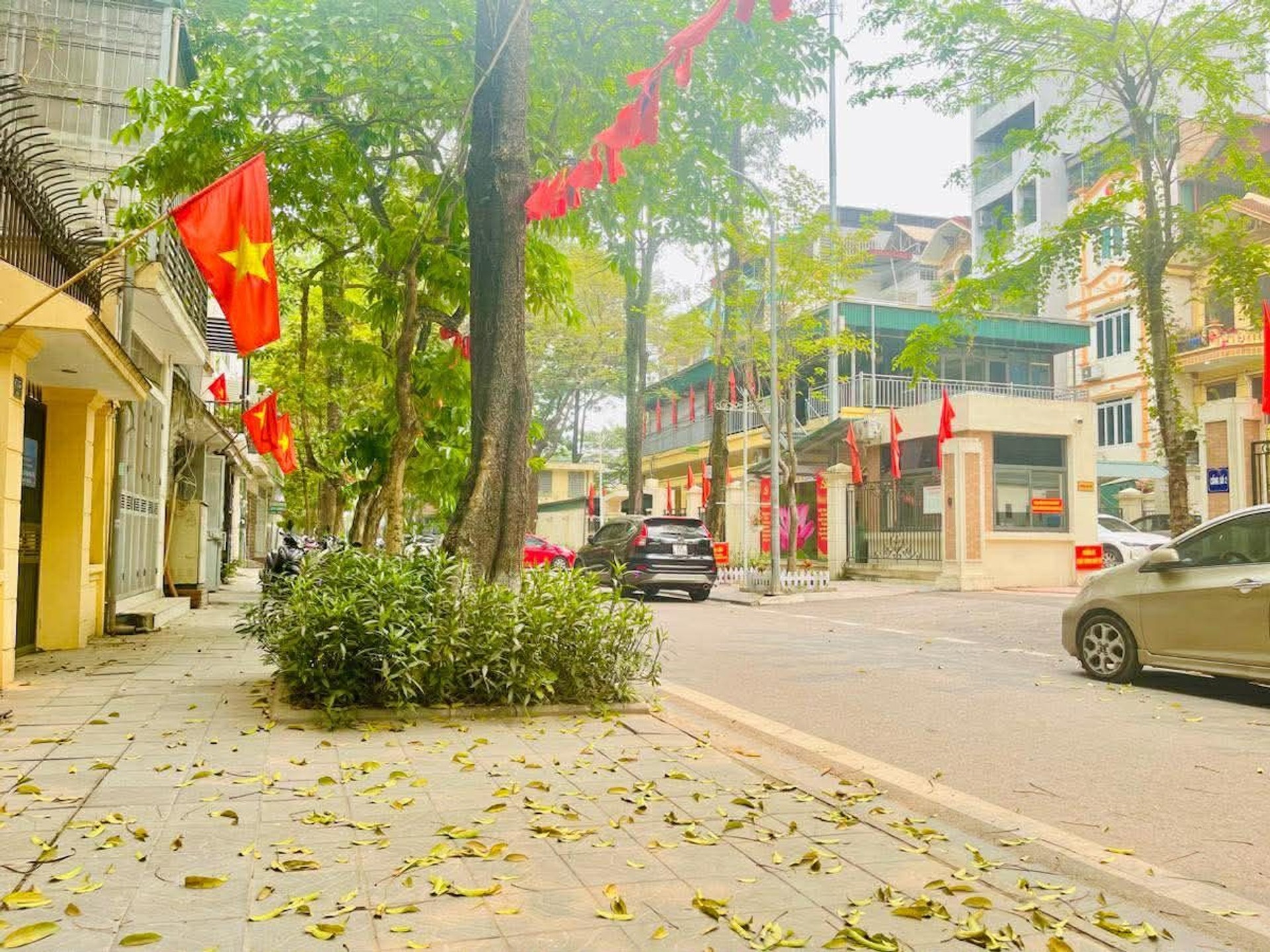 Bán nhà Định Công - diện tích 103m2 4 tầng - Kinh doanh đỉnh cao - giá 48 tỷ