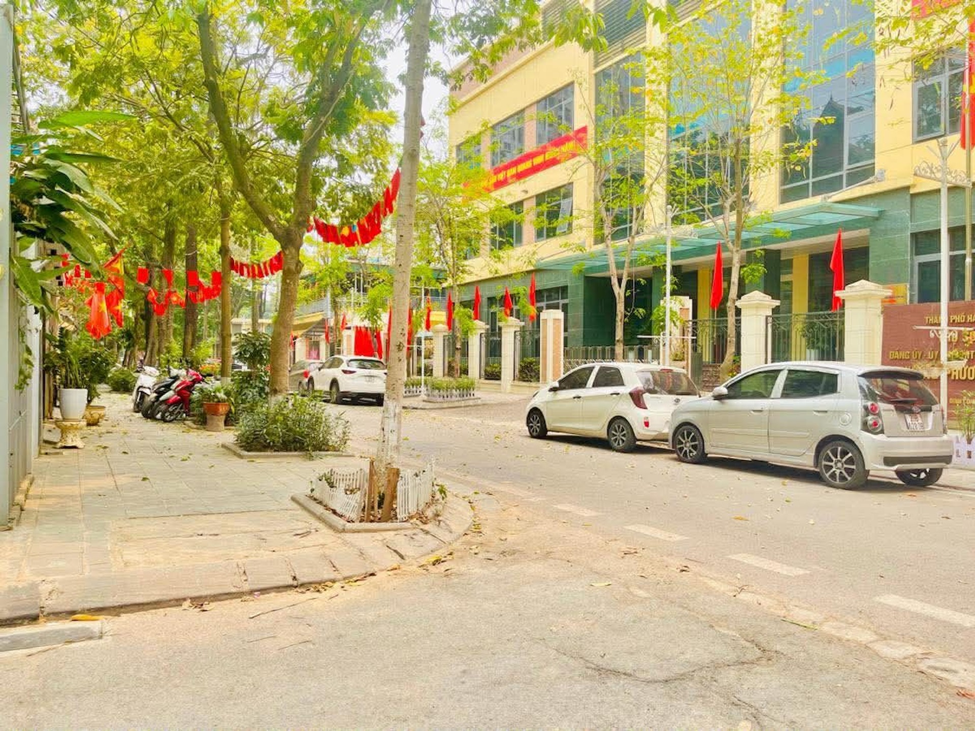 Bán nhà Định Công - diện tích 103m2 4 tầng - Kinh doanh đỉnh cao - giá 48 tỷ