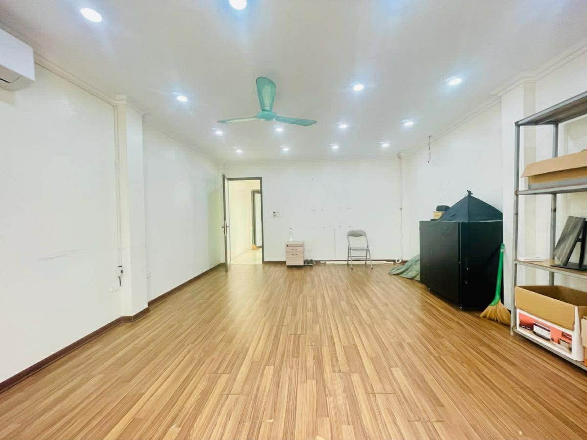 Bán nhà Định Công - diện tích 103m2 4 tầng - Kinh doanh đỉnh cao - giá 48 tỷ