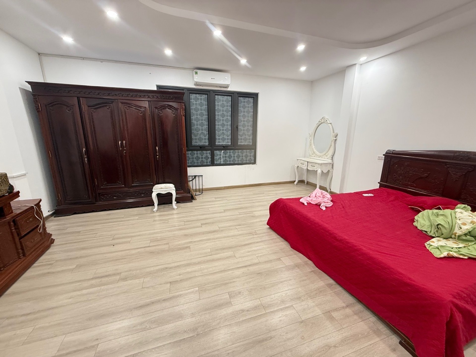 Bán nhà Đê La Thành - diện tích 39m2 6 tầng - Nhà khung cột chắc chắn, 6 tầng mới xây full nội thất cực đẹp - giá 15 tỷ