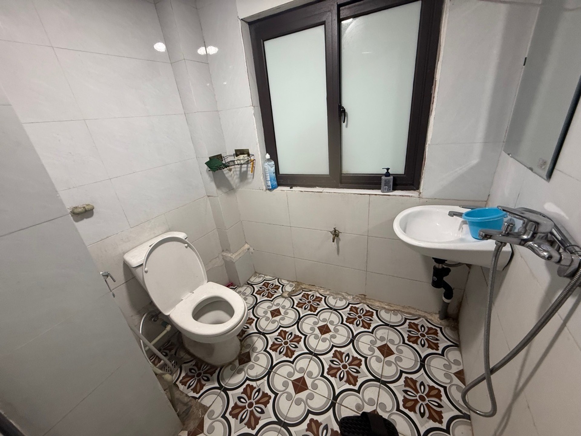 Bán nhà Đê La Thành - diện tích 39m2 6 tầng - Nhà khung cột chắc chắn, 6 tầng mới xây full nội thất cực đẹp - giá 15 tỷ